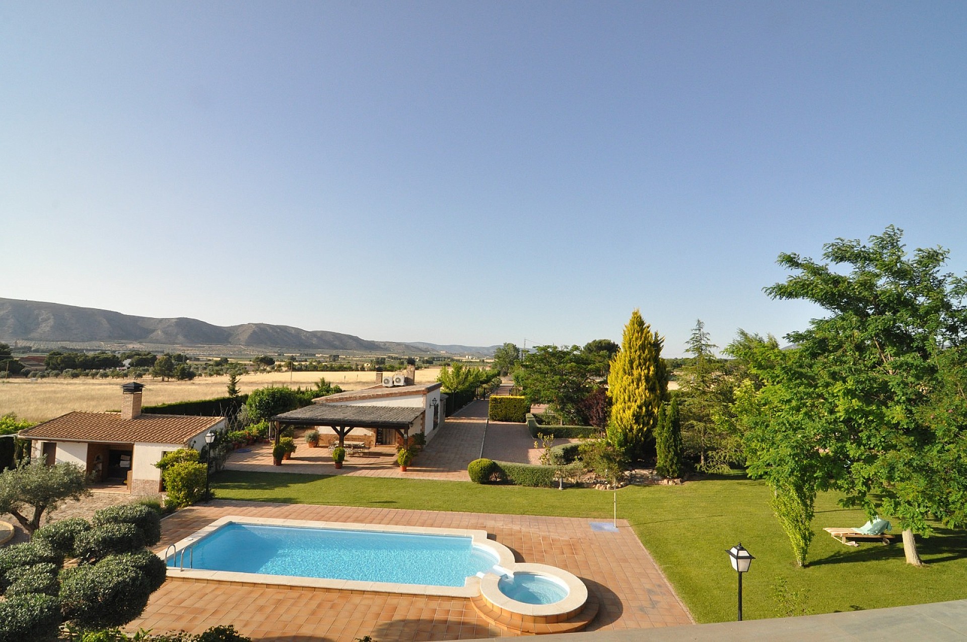 Resale - 4 Bedroom 2 Bathroom Villa in Villena -  - Alicante