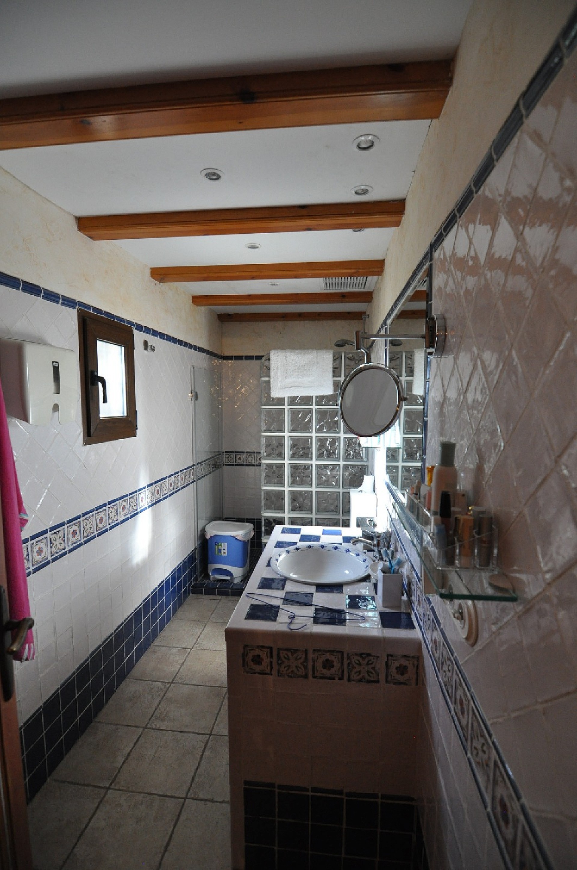 Resale - 4 Bedroom 2 Bathroom Villa in Villena -  - Alicante