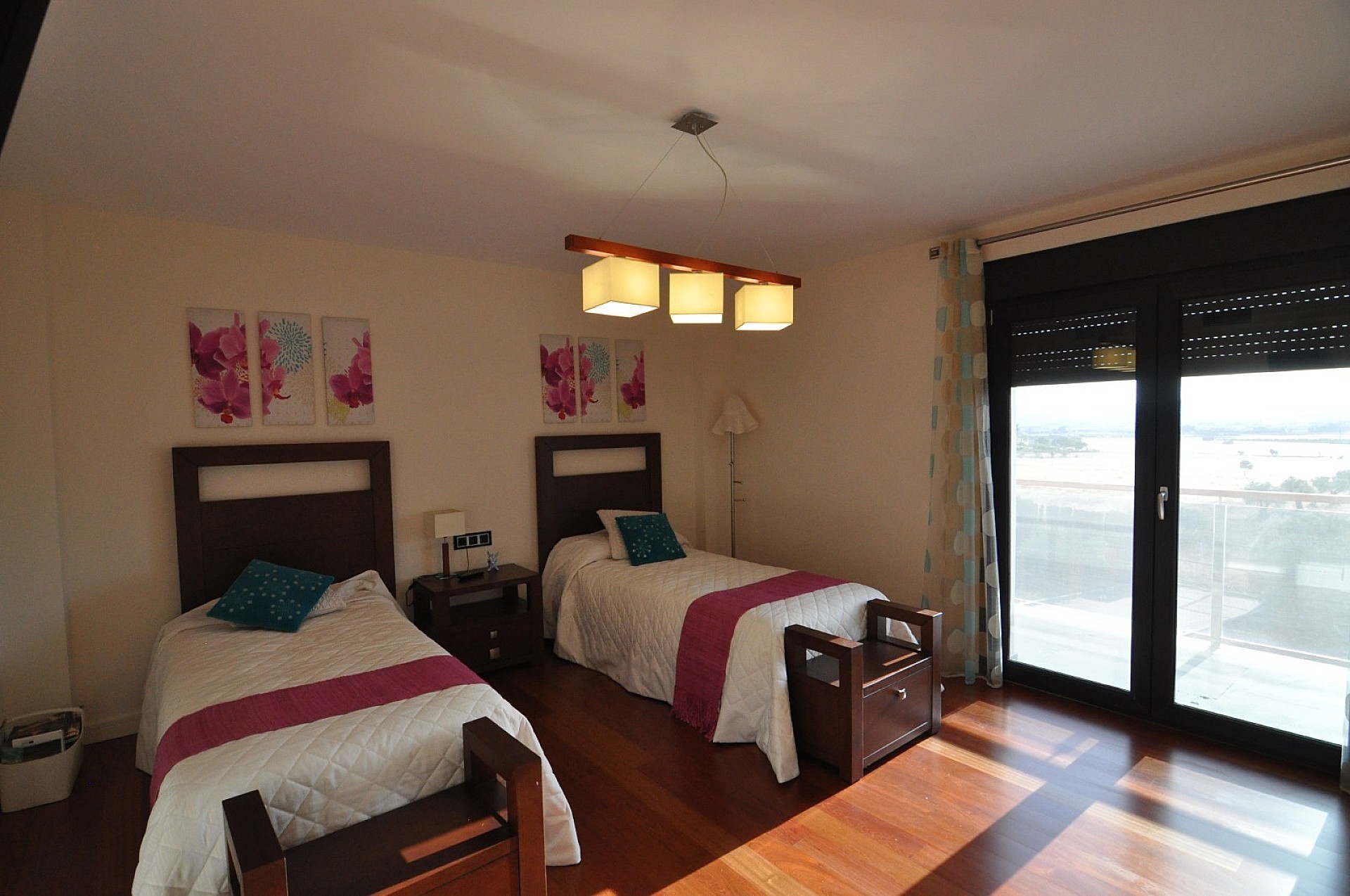 Resale - 4 Bedroom 2 Bathroom Villa in Villena -  - Alicante