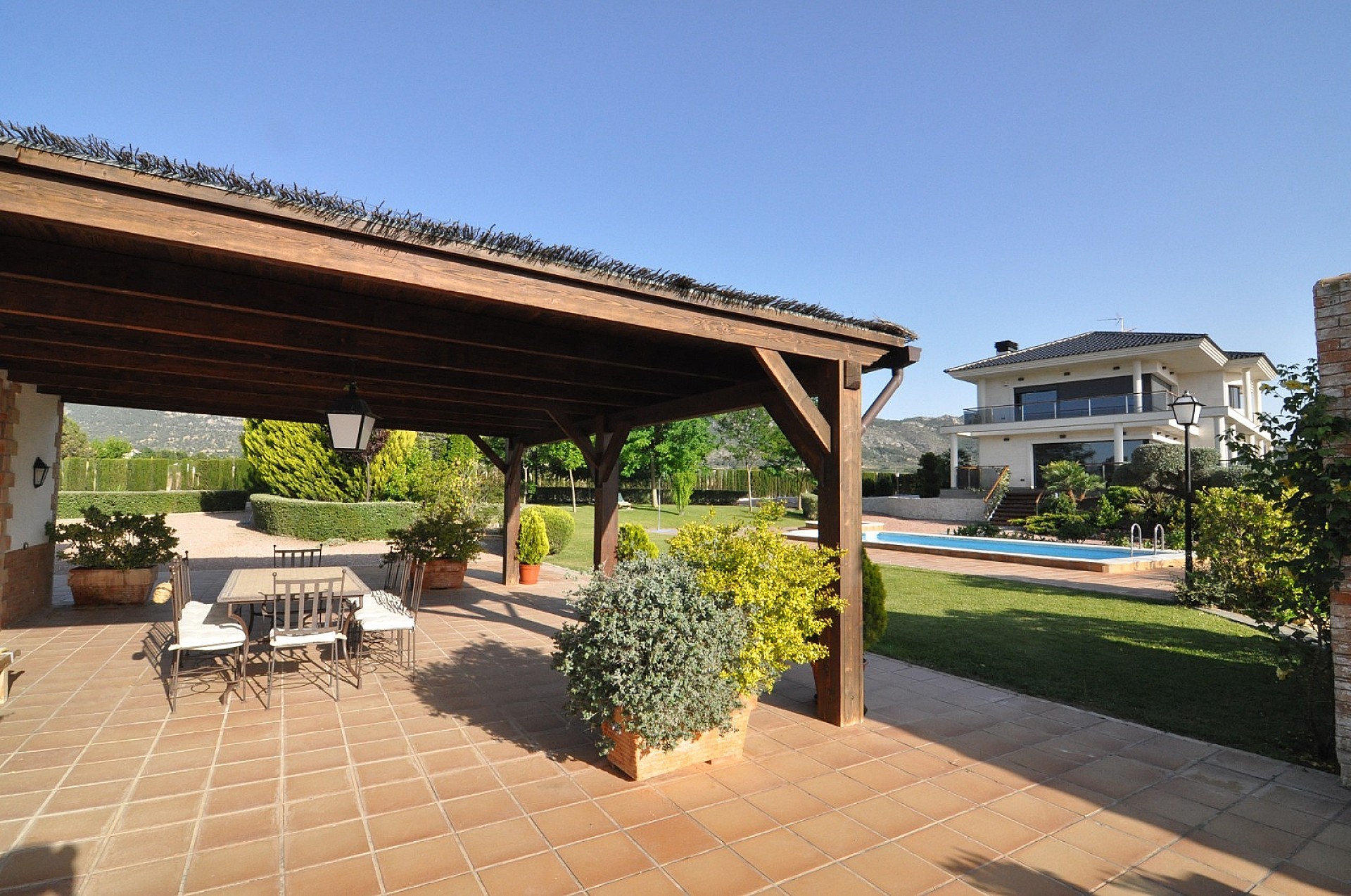 Resale - 4 Bedroom 2 Bathroom Villa in Villena -  - Alicante