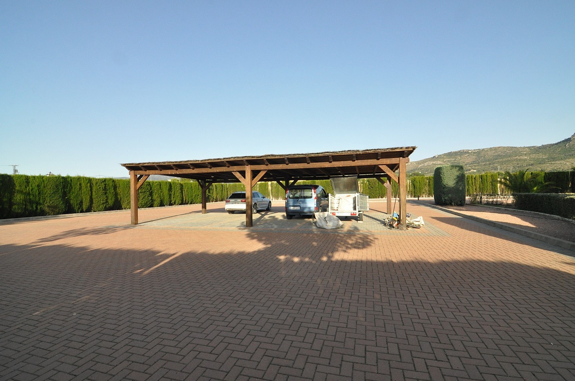 Resale - 4 Bedroom 2 Bathroom Villa in Villena -  - Alicante