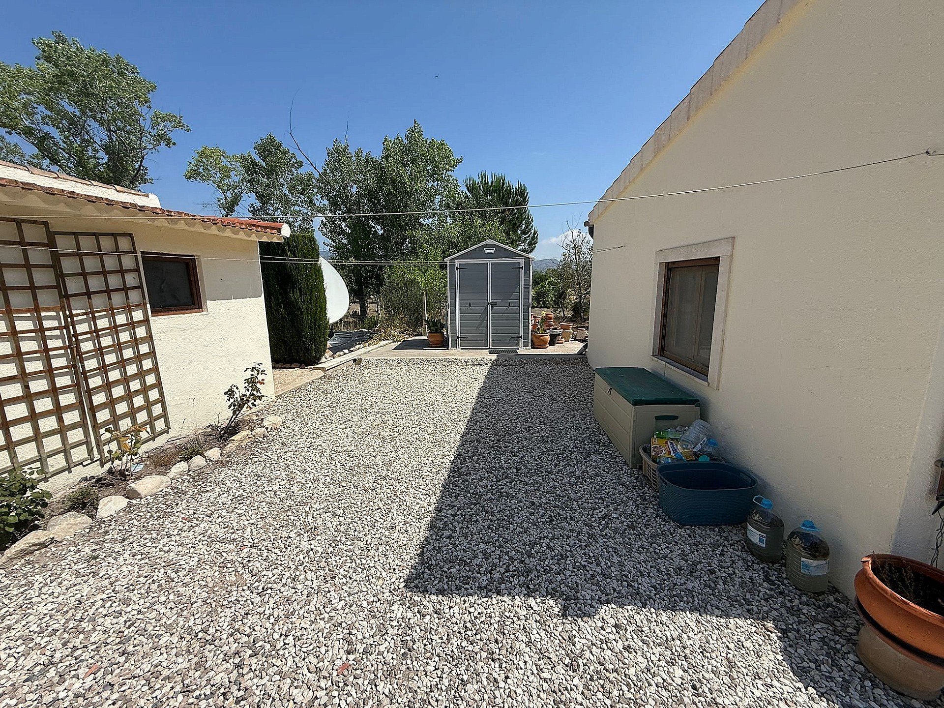 Resale - 5 Bedroom 3 Bathroom Country house in Castalla -  - Alicante