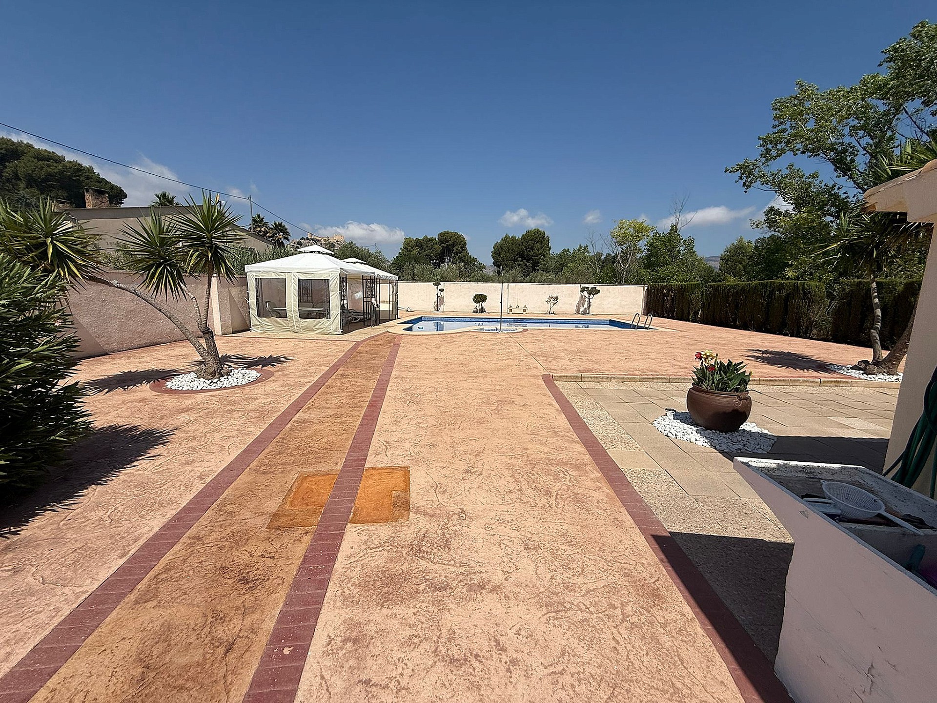 Resale - 5 Bedroom 3 Bathroom Country house in Castalla -  - Alicante
