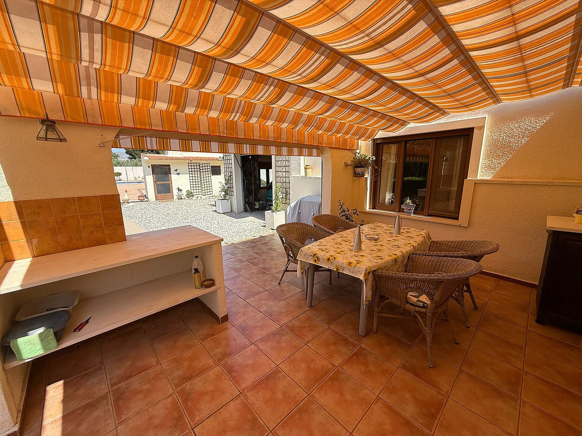 Resale - 5 Bedroom 3 Bathroom Country house in Castalla -  - Alicante