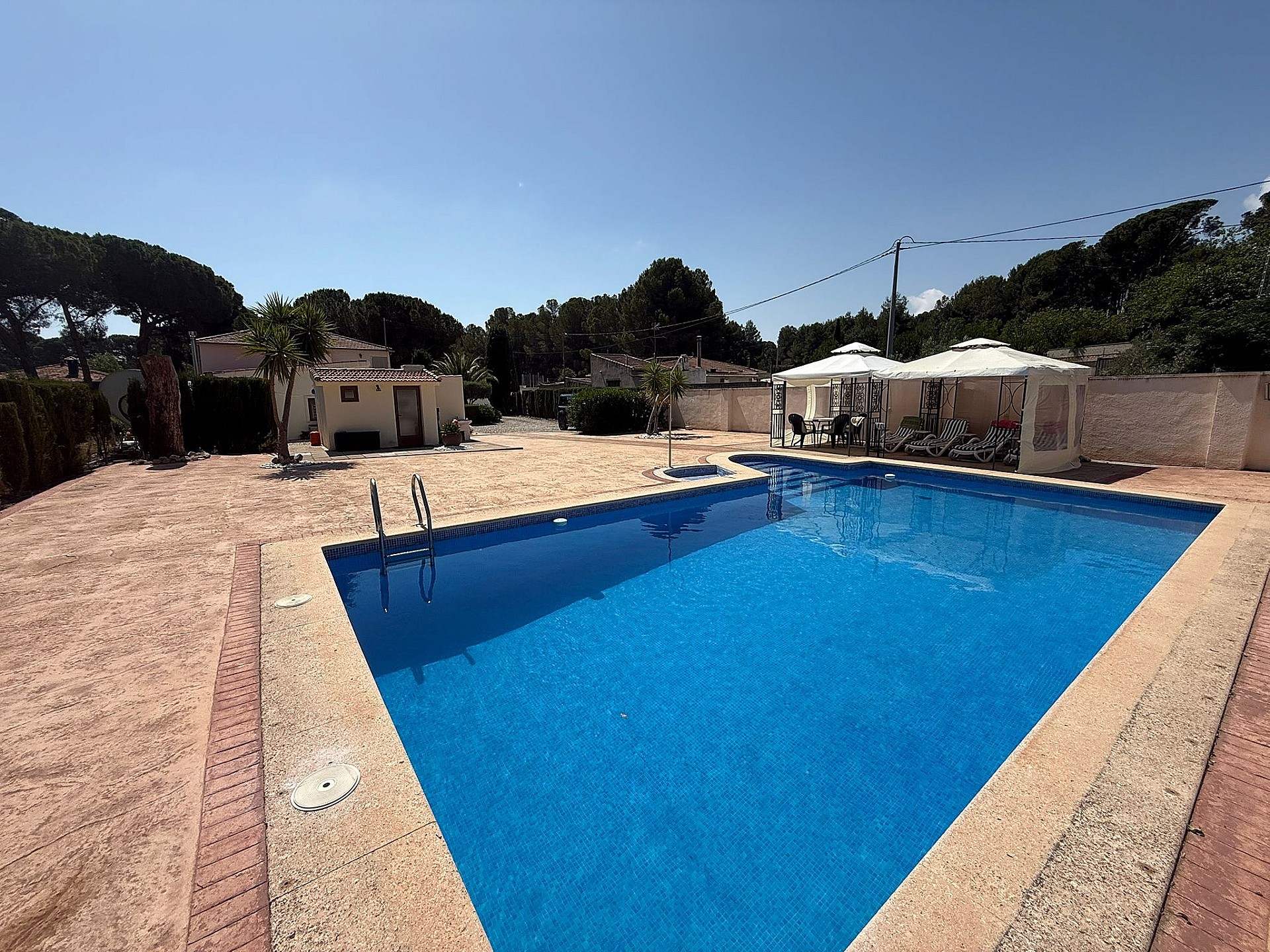 Resale - 5 Bedroom 3 Bathroom Country house in Castalla -  - Alicante