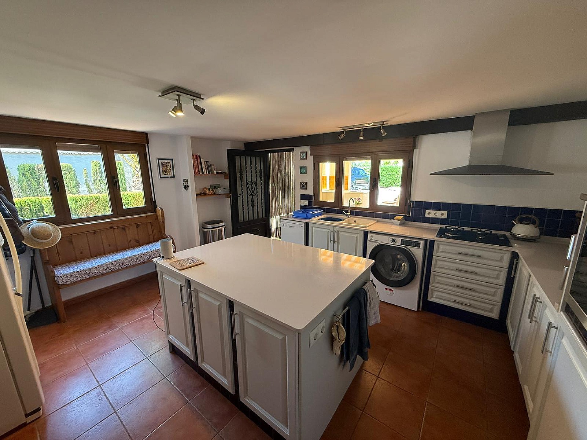 Resale - 5 Bedroom 3 Bathroom Country house in Castalla -  - Alicante