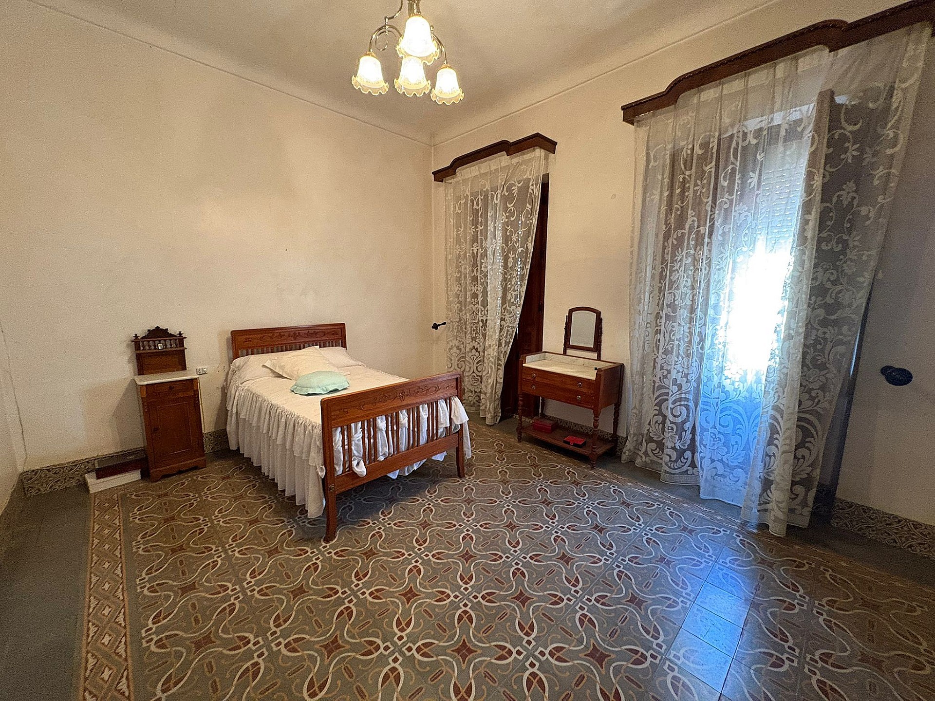 Sold - 6 Bedroom 2 Bathroom Townhouse in Novelda -  - Alicante