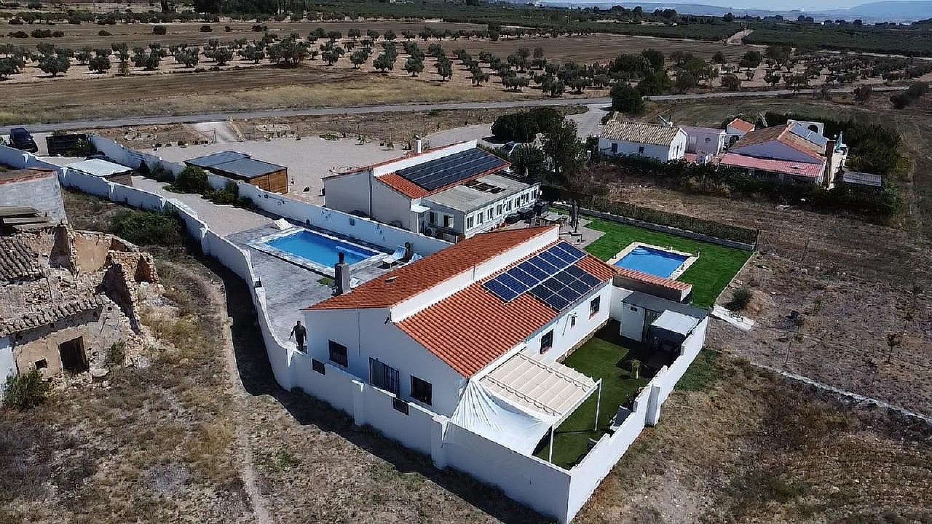 Resale - 3 Bedroom 2 Bathroom Villa in Caudete -  - Albacete