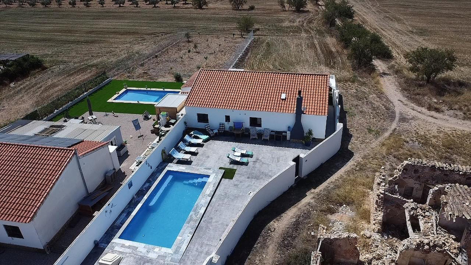Resale - 3 Bedroom 2 Bathroom Villa in Caudete -  - Albacete