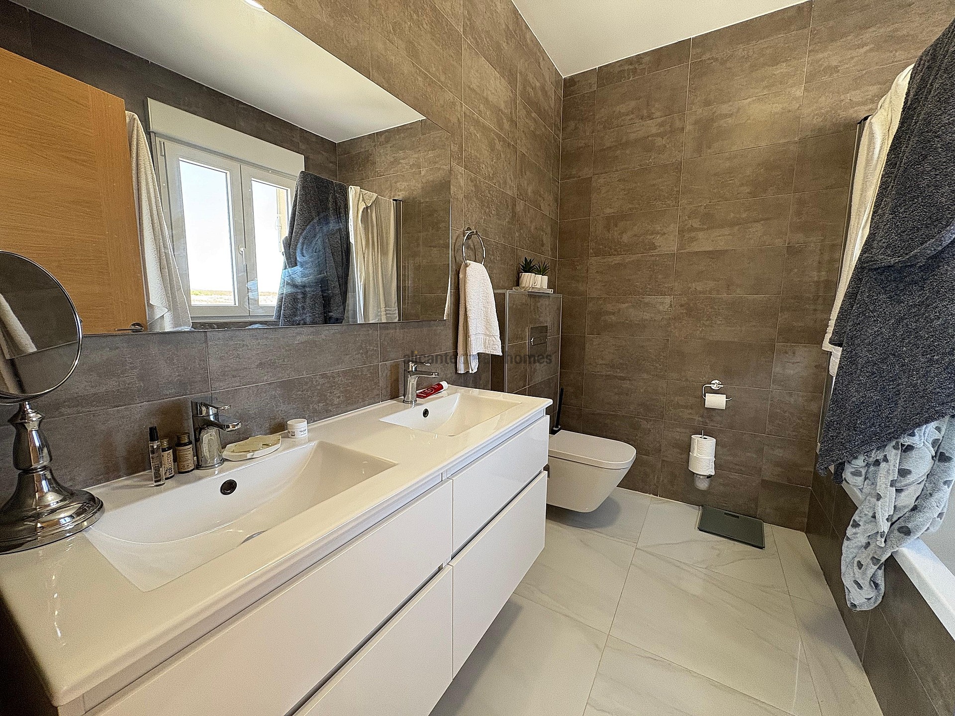 Resale - 4 Bedroom 3 Bathroom Villa in Pinoso -  - Alicante