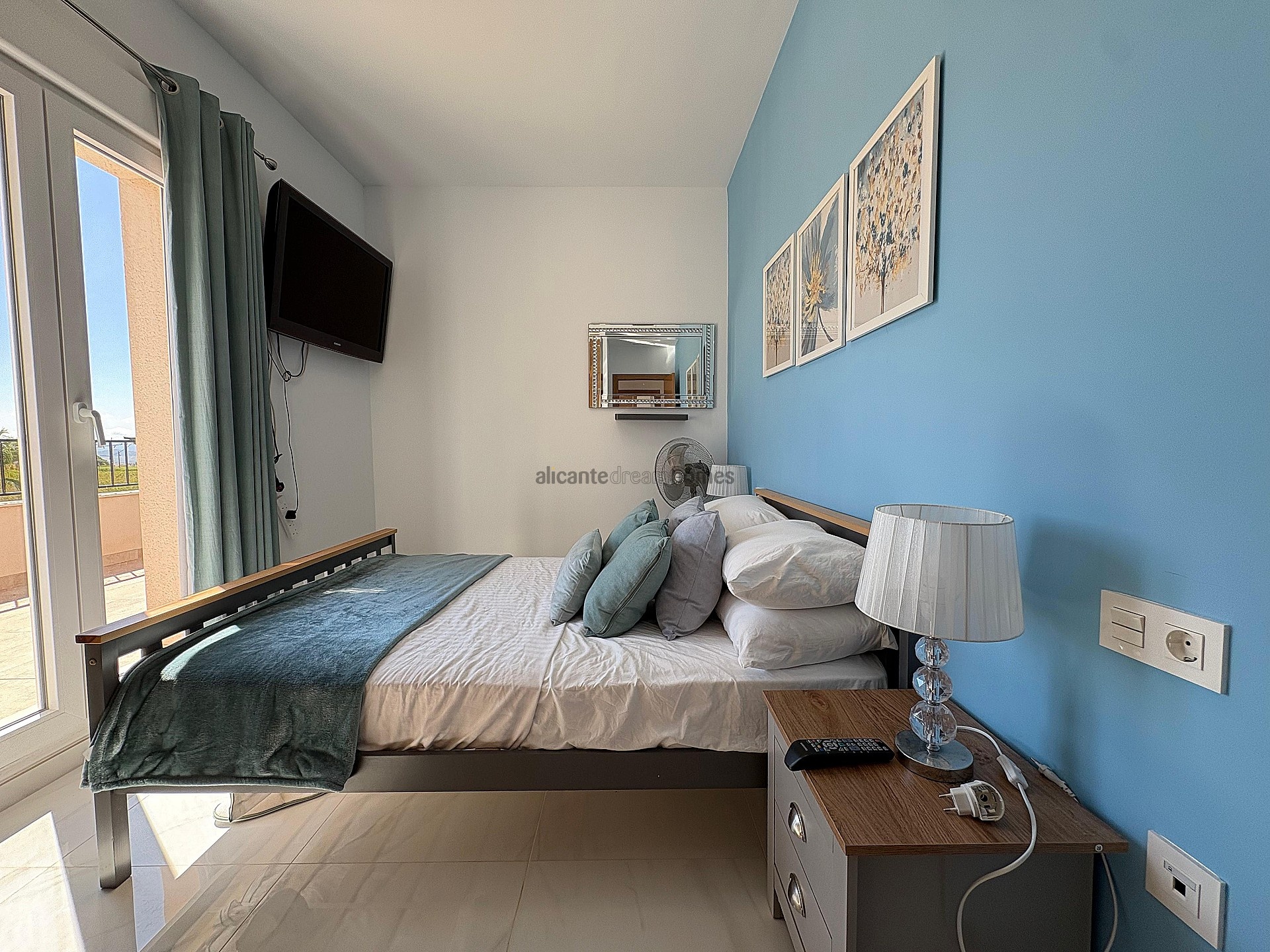 Resale - 4 Bedroom 3 Bathroom Villa in Pinoso -  - Alicante