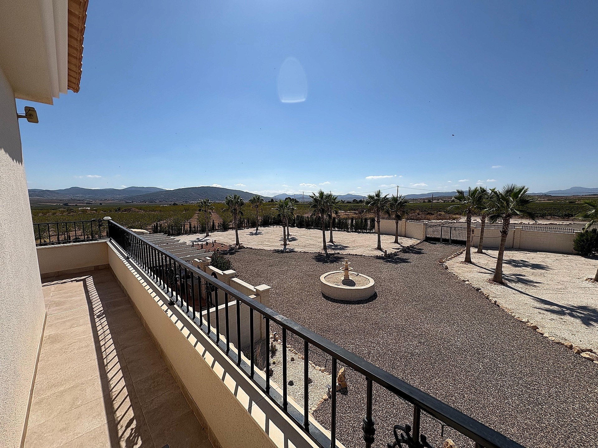 Resale - 4 Bedroom 3 Bathroom Villa in Pinoso -  - Alicante