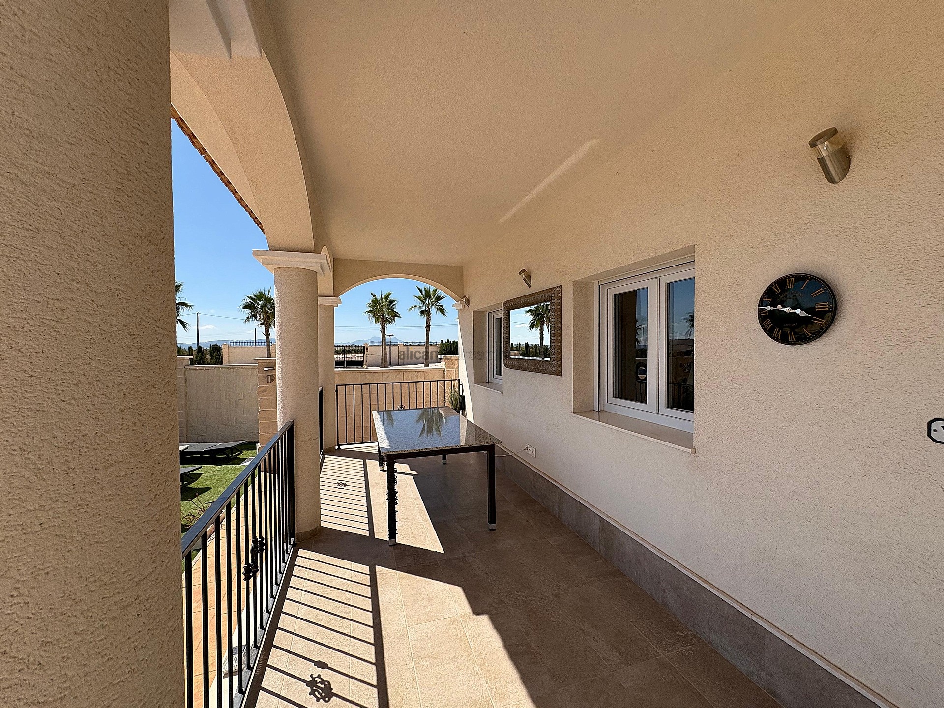 Resale - 4 Bedroom 3 Bathroom Villa in Pinoso -  - Alicante