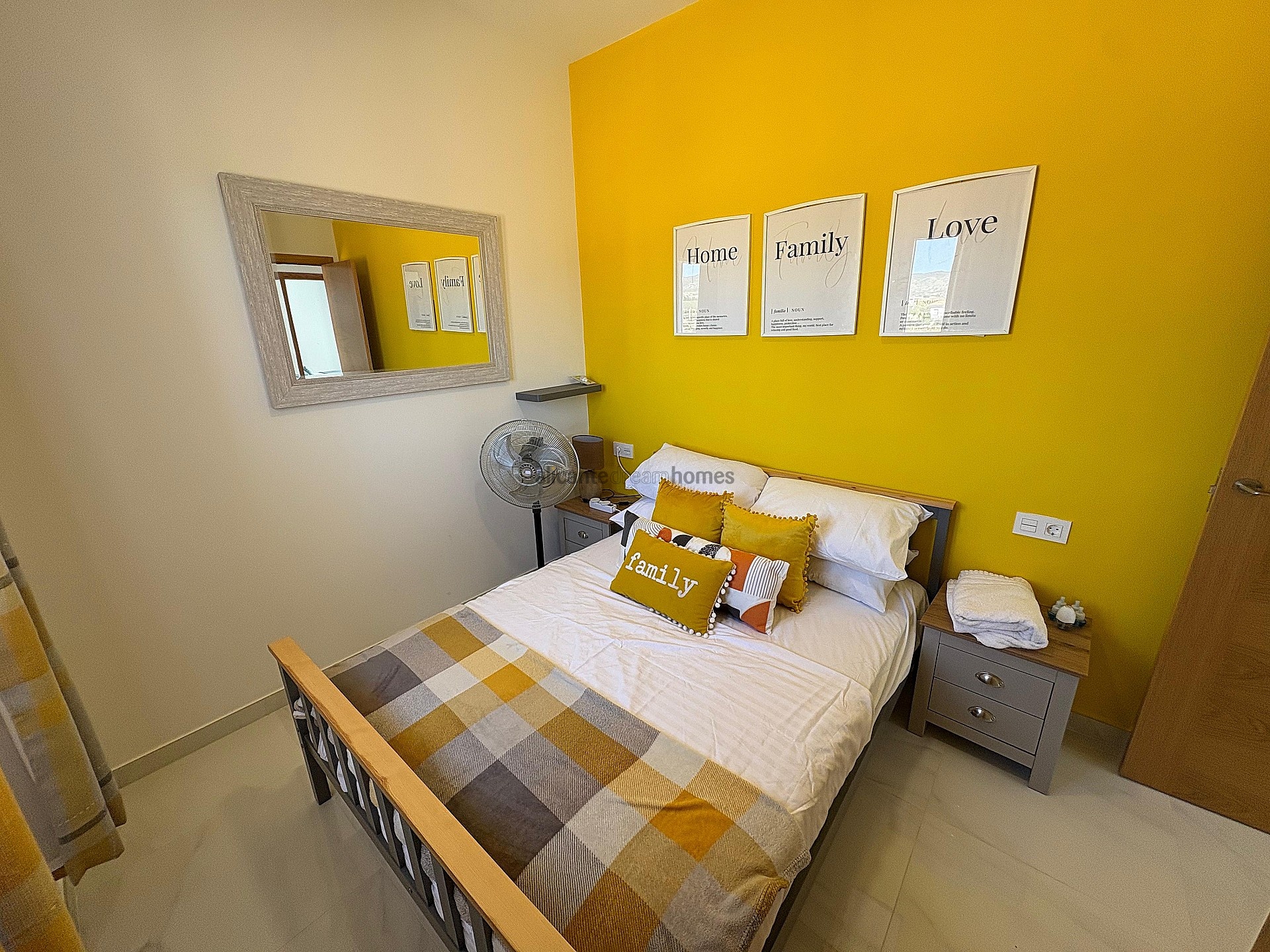 Resale - 4 Bedroom 3 Bathroom Villa in Pinoso -  - Alicante