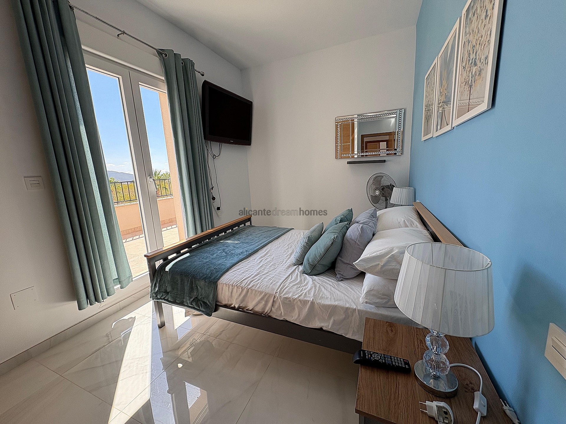 Resale - 4 Bedroom 3 Bathroom Villa in Pinoso -  - Alicante