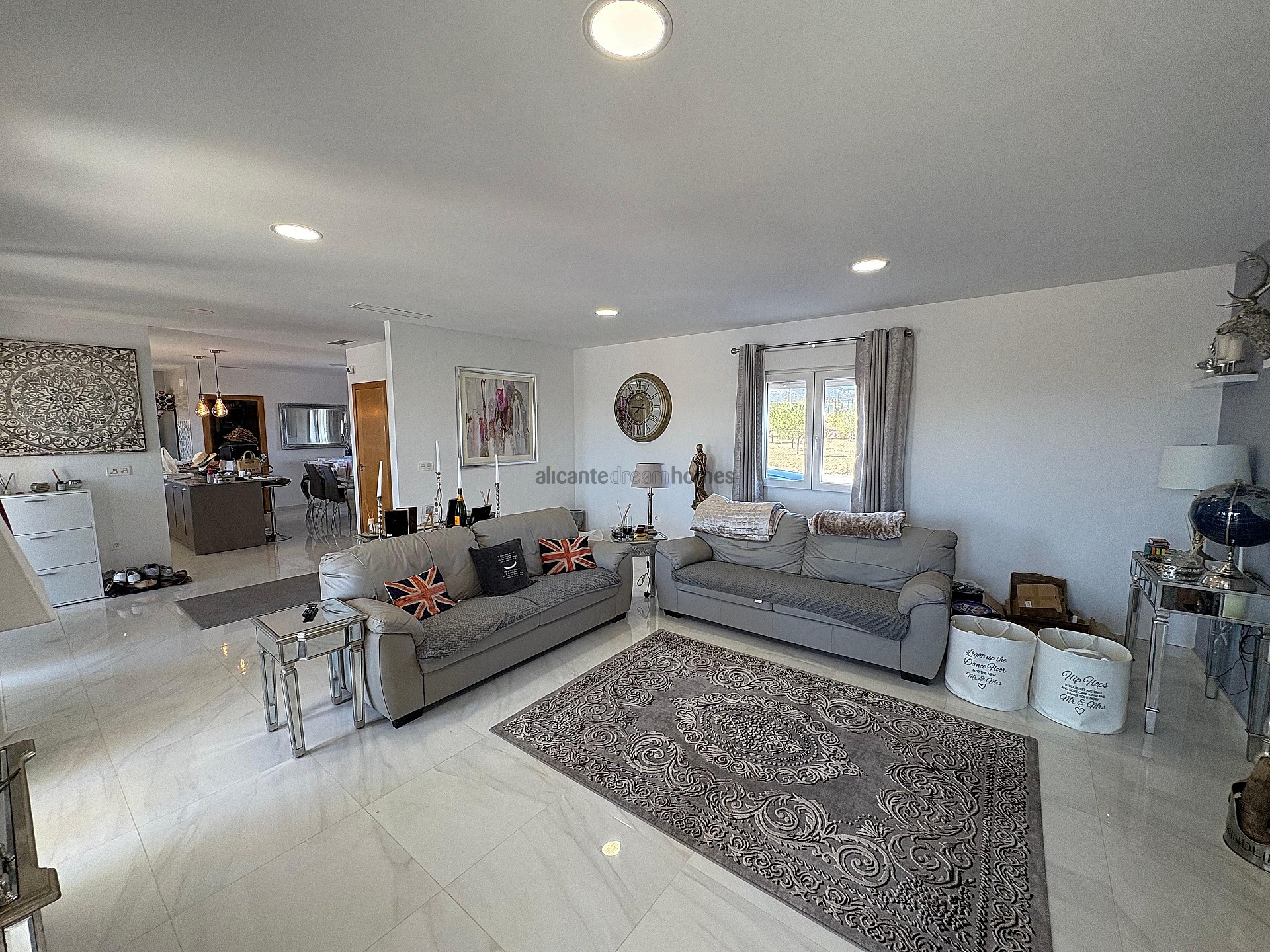 Resale - 4 Bedroom 3 Bathroom Villa in Pinoso -  - Alicante