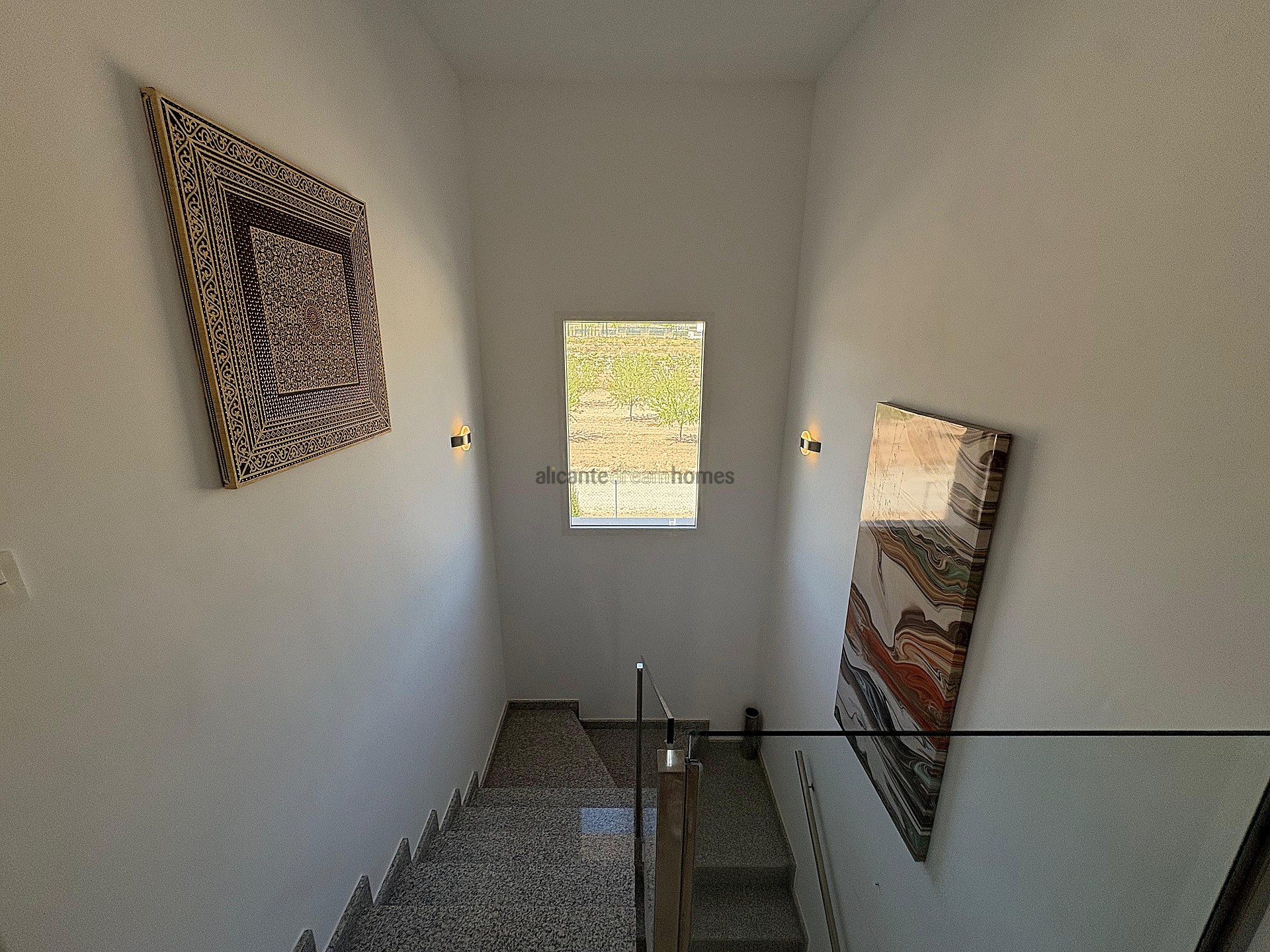 Resale - 4 Bedroom 3 Bathroom Villa in Pinoso -  - Alicante