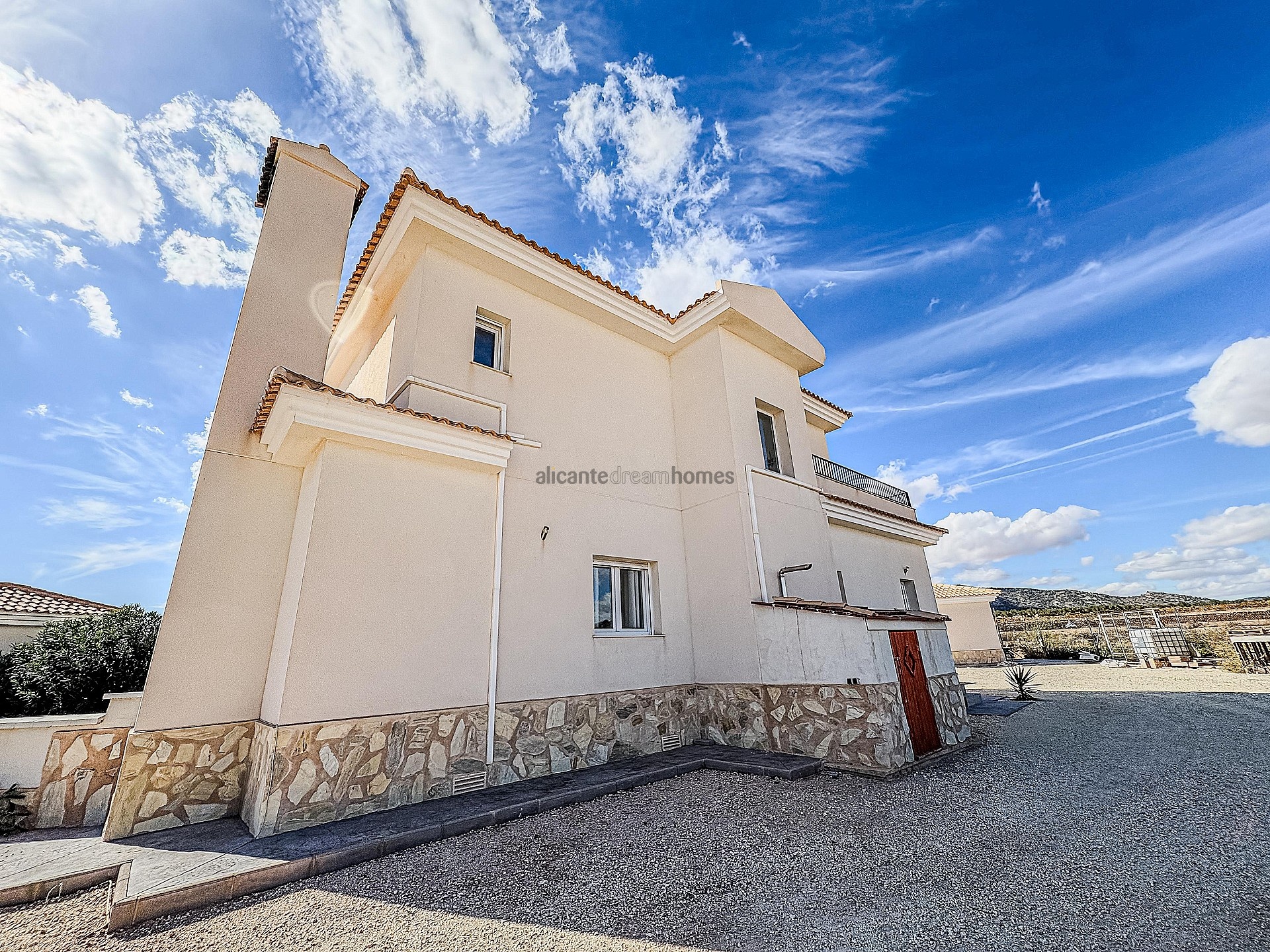 Resale - 4 Bedroom 5 Bathroom Villa in Pinoso - , Pinoso, Alicante, Spain - Alicante