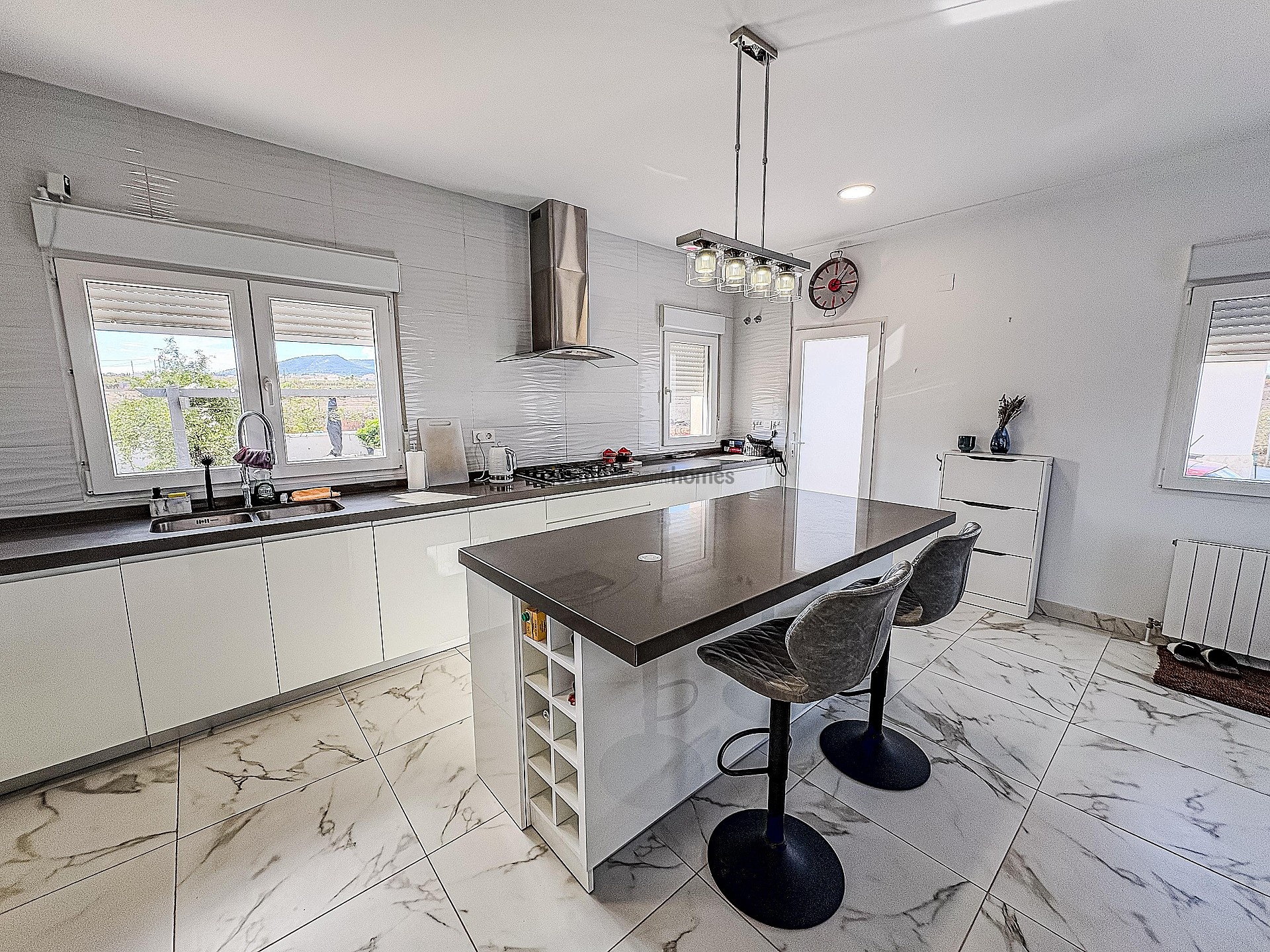 Resale - 4 Bedroom 5 Bathroom Villa in Pinoso - , Pinoso, Alicante, Spain - Alicante