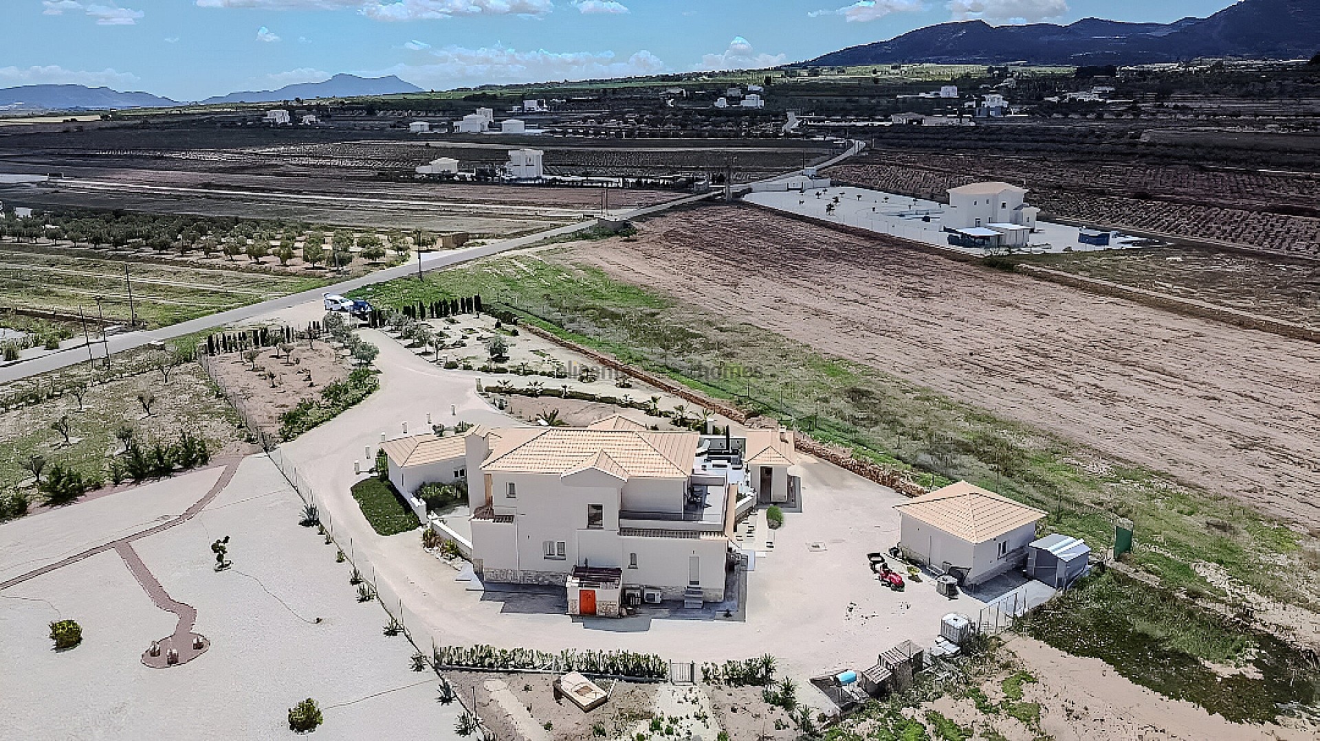 Resale - 4 Bedroom 5 Bathroom Villa in Pinoso - , Pinoso, Alicante, Spain - Alicante