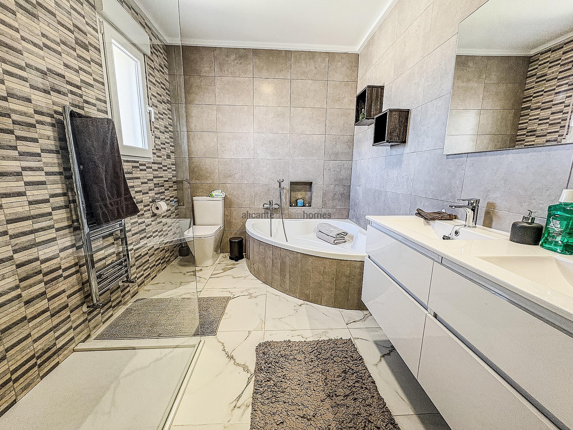 Resale - 4 Bedroom 5 Bathroom Villa in Pinoso - , Pinoso, Alicante, Spain - Alicante