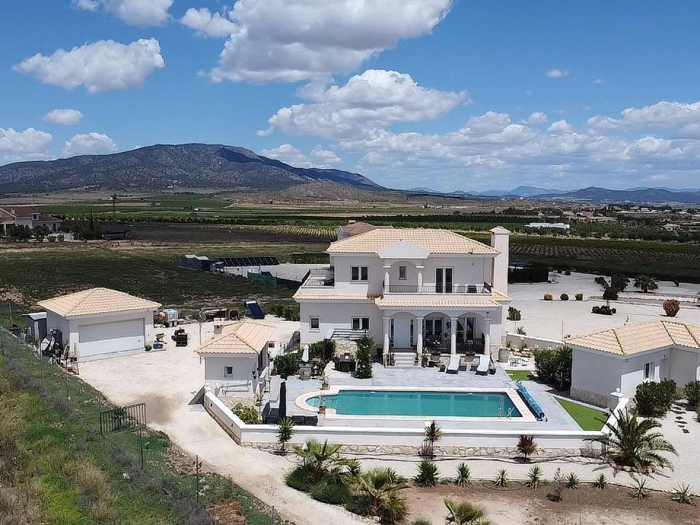 4 Bedroom 5 Bathroom Villa in Pinoso