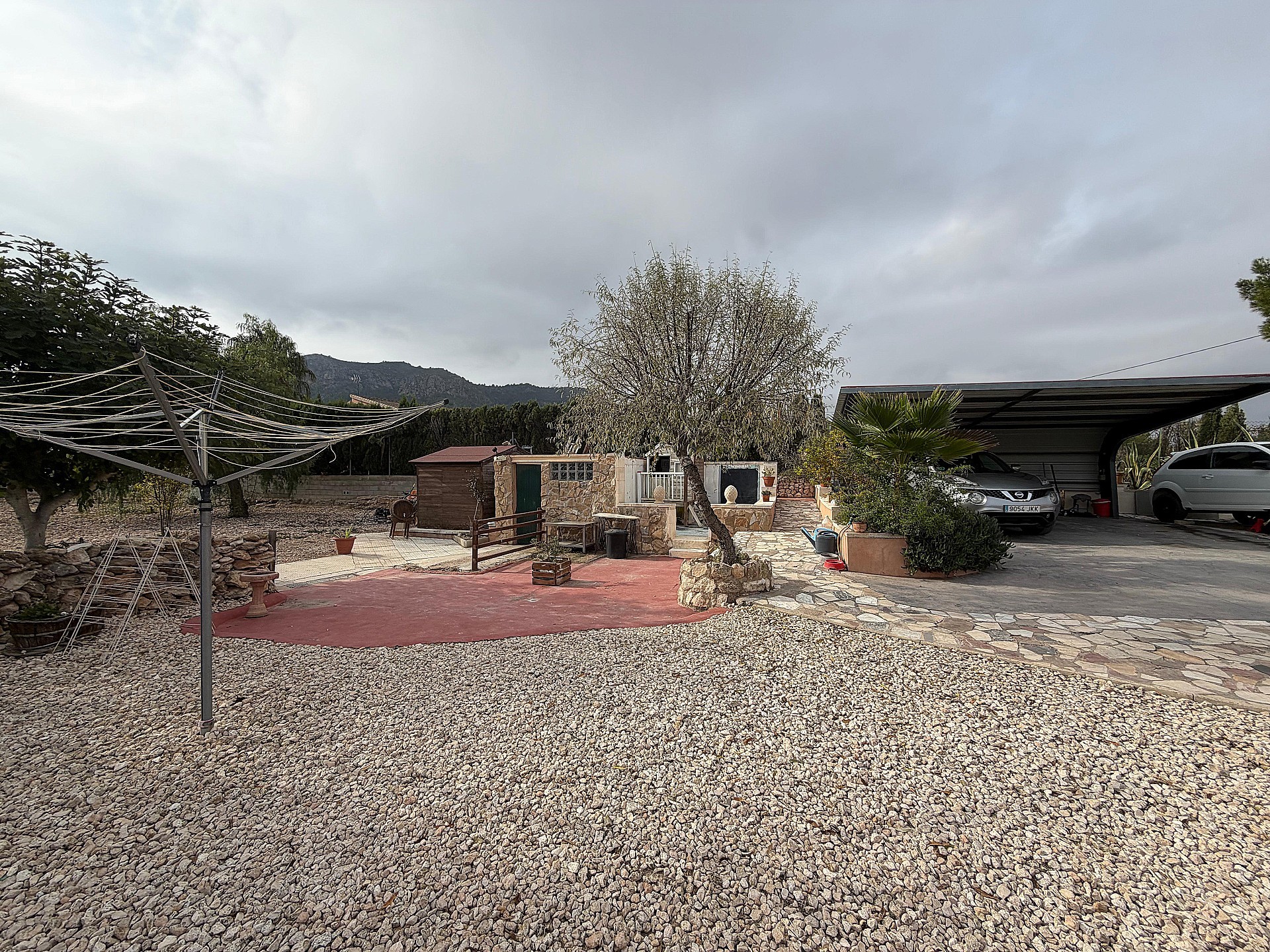 Resale - 5 Bedroom 3 Bathroom Villa in Sax -  - Alicante