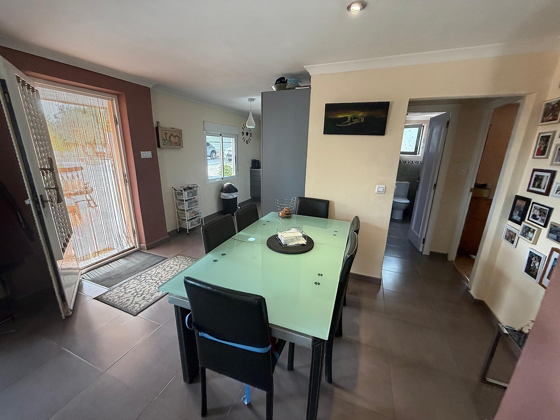 Resale - 5 Bedroom 3 Bathroom Villa in Sax -  - Alicante