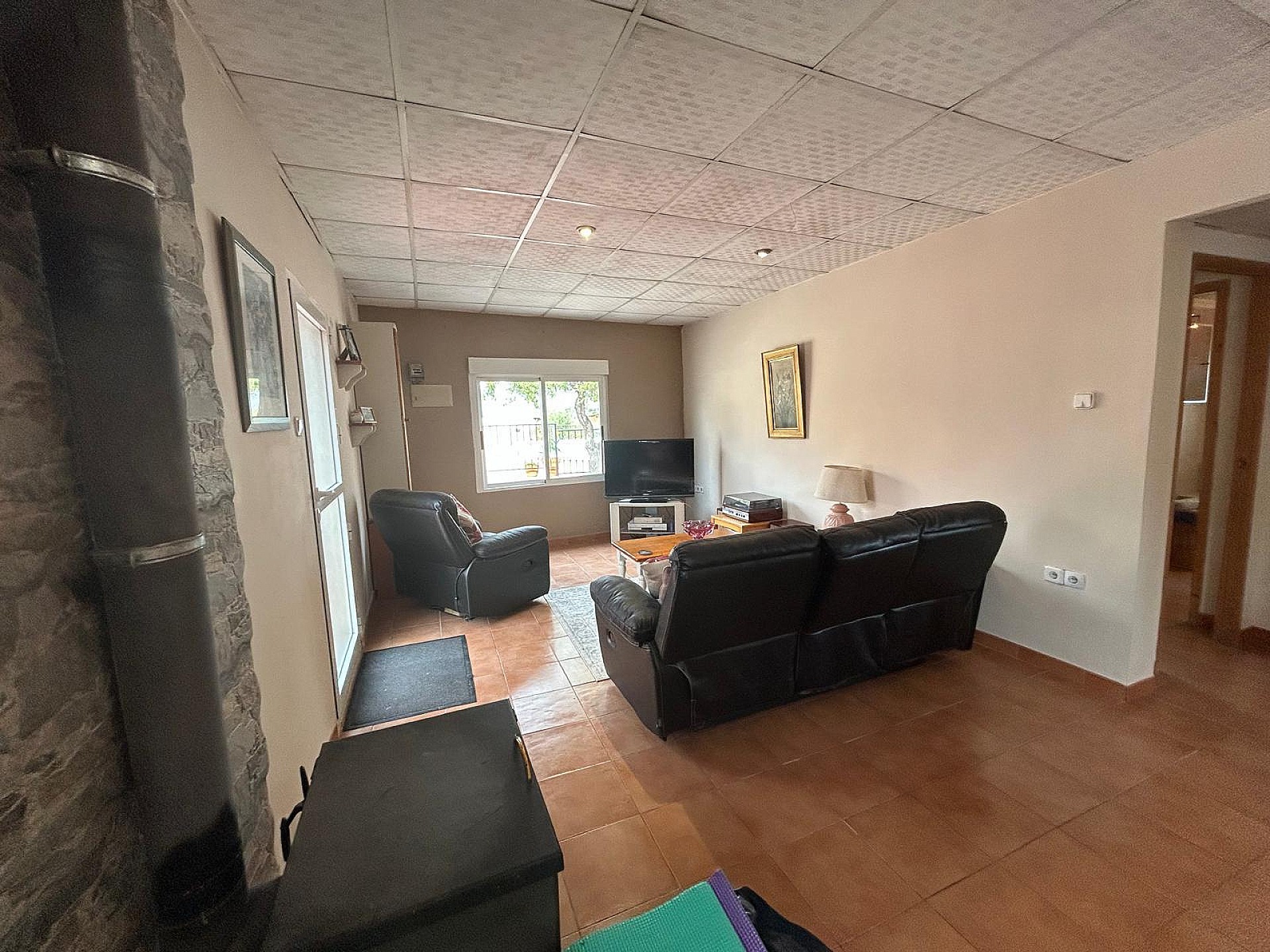 Resale - 5 Bedroom 3 Bathroom Villa in Sax -  - Alicante