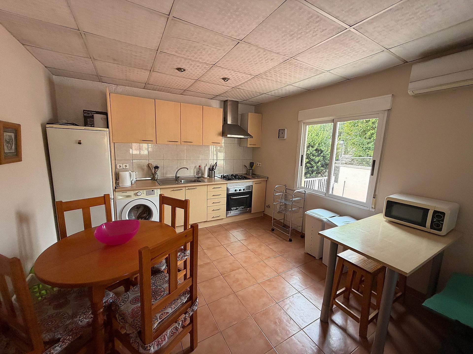 Resale - 5 Bedroom 3 Bathroom Villa in Sax -  - Alicante