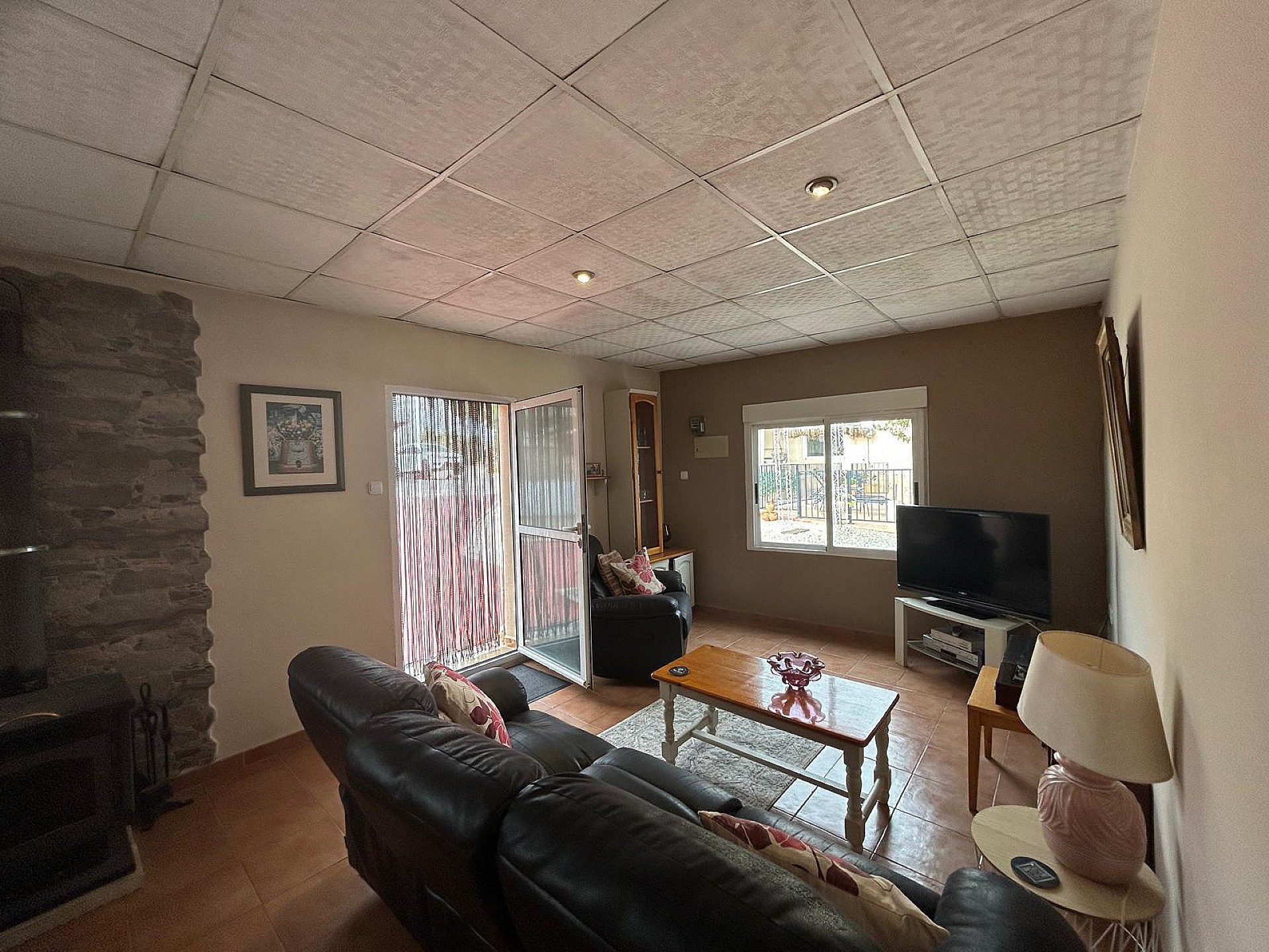 Resale - 5 Bedroom 3 Bathroom Villa in Sax -  - Alicante