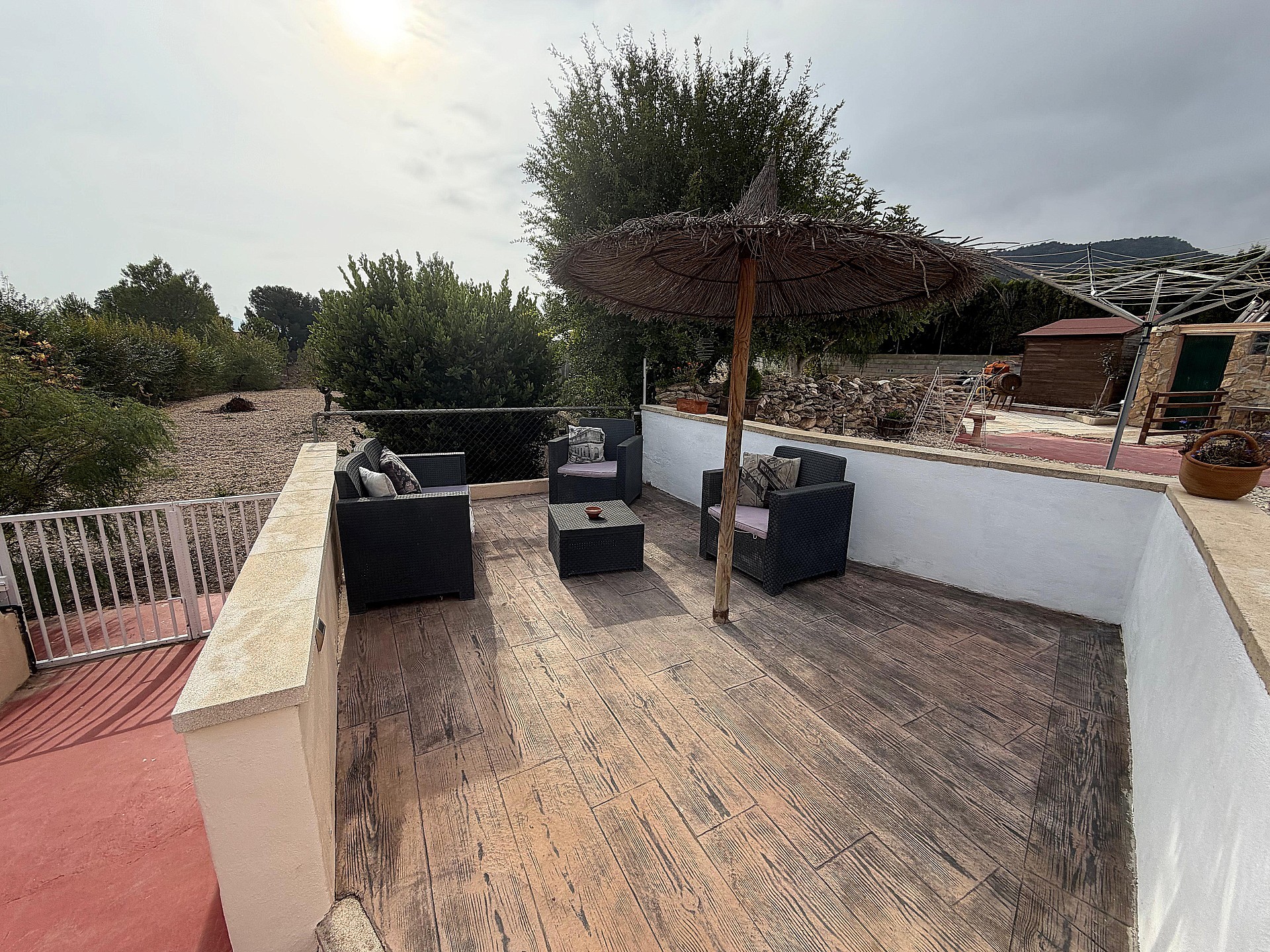 Resale - 5 Bedroom 3 Bathroom Villa in Sax -  - Alicante