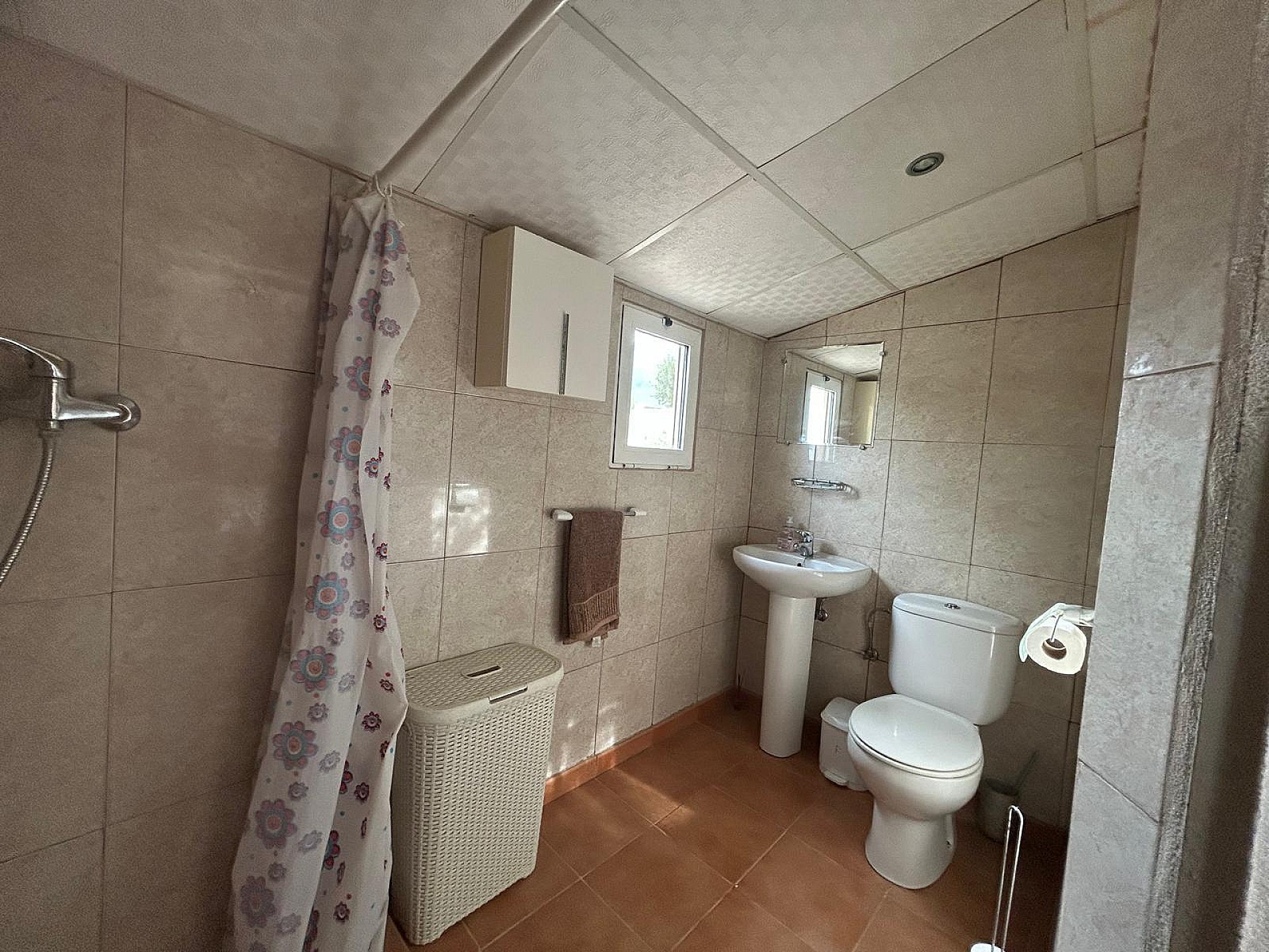 Resale - 5 Bedroom 3 Bathroom Villa in Sax -  - Alicante