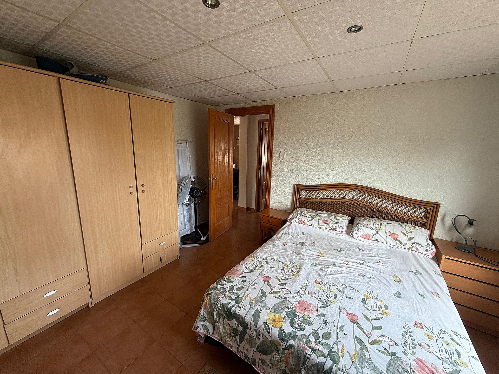 Resale - 5 Bedroom 3 Bathroom Villa in Sax -  - Alicante