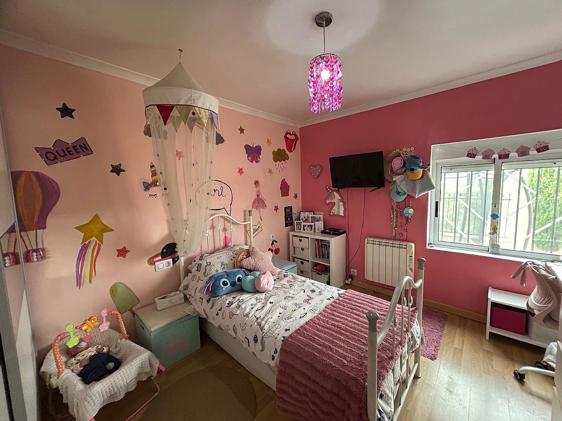 Resale - 5 Bedroom 3 Bathroom Villa in Sax -  - Alicante