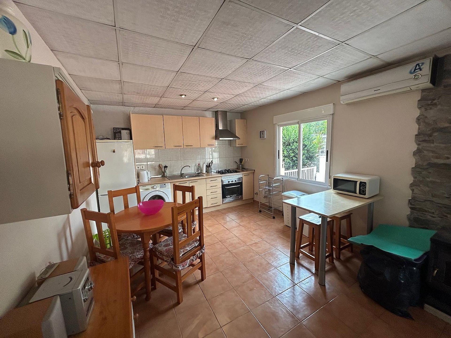 Resale - 5 Bedroom 3 Bathroom Villa in Sax -  - Alicante