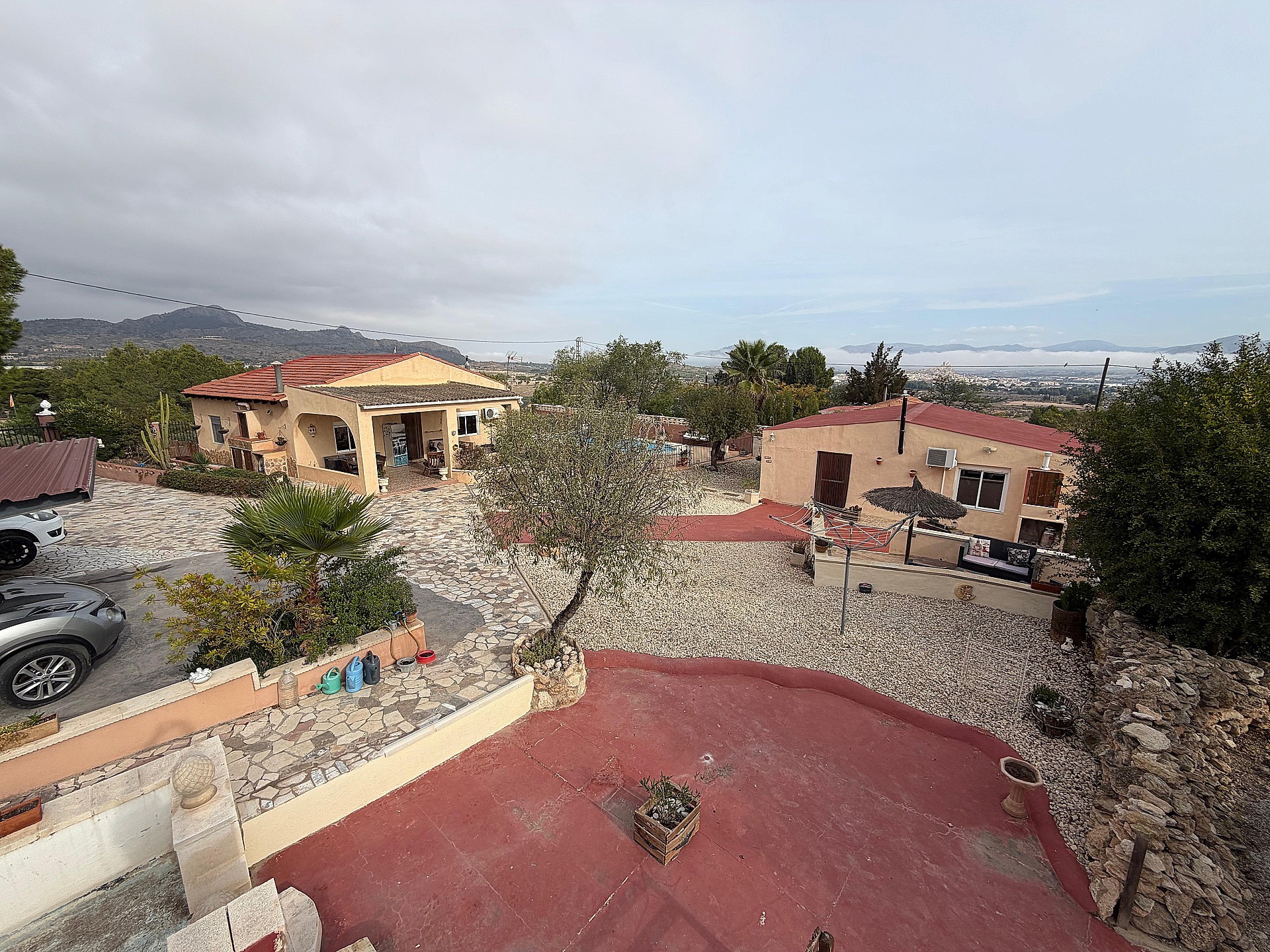 Resale - 5 Bedroom 3 Bathroom Villa in Sax -  - Alicante