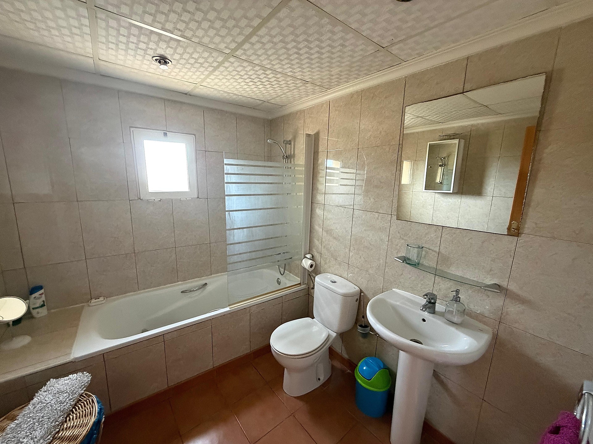 Resale - 5 Bedroom 3 Bathroom Villa in Sax -  - Alicante