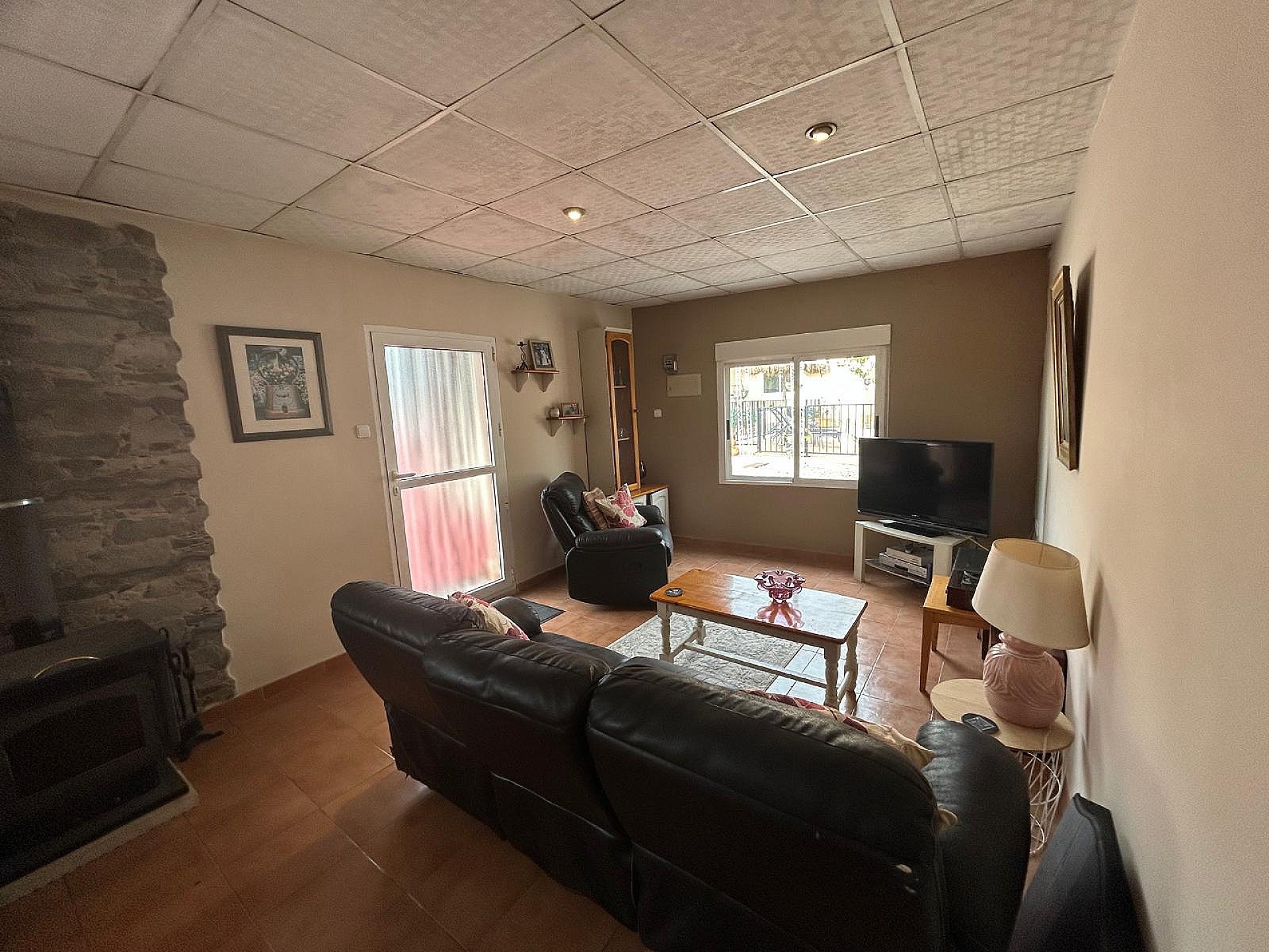 Resale - 5 Bedroom 3 Bathroom Villa in Sax -  - Alicante