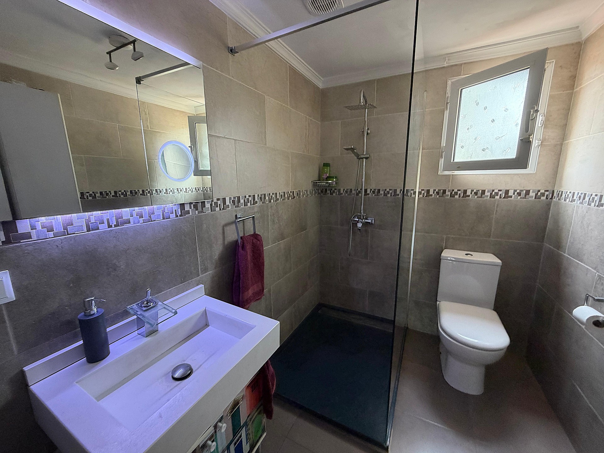 Resale - 5 Bedroom 3 Bathroom Villa in Sax -  - Alicante