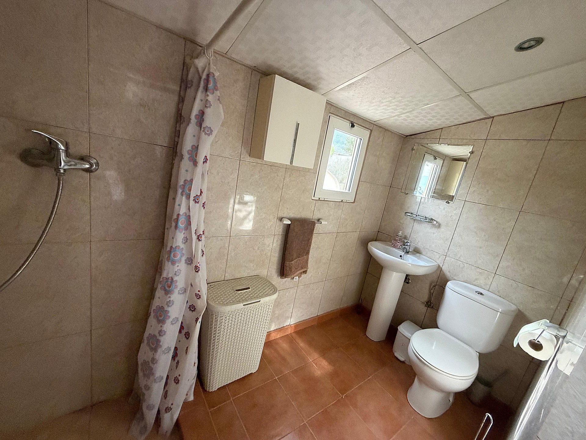 Resale - 5 Bedroom 3 Bathroom Villa in Sax -  - Alicante