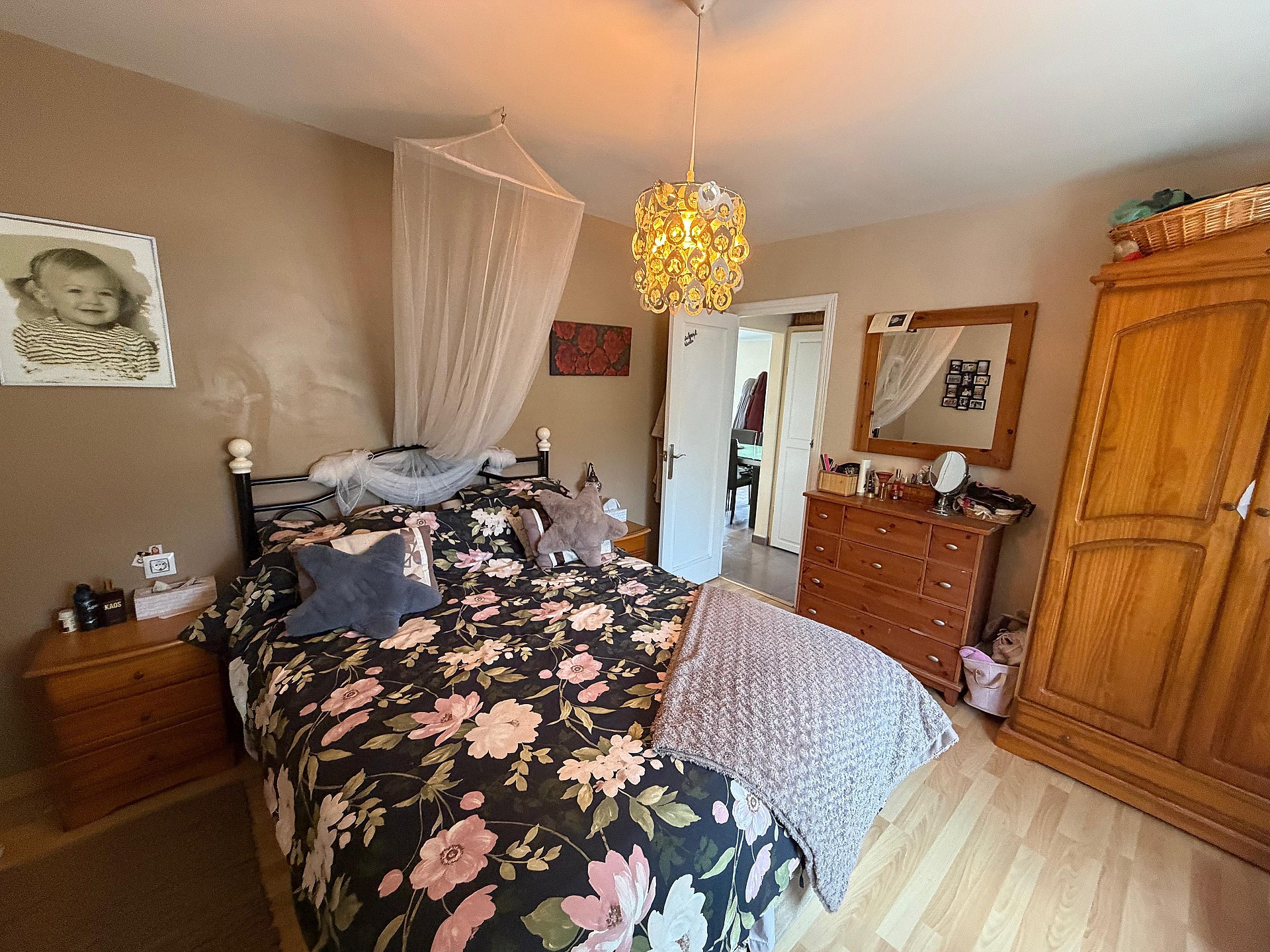 Resale - 5 Bedroom 3 Bathroom Villa in Sax -  - Alicante