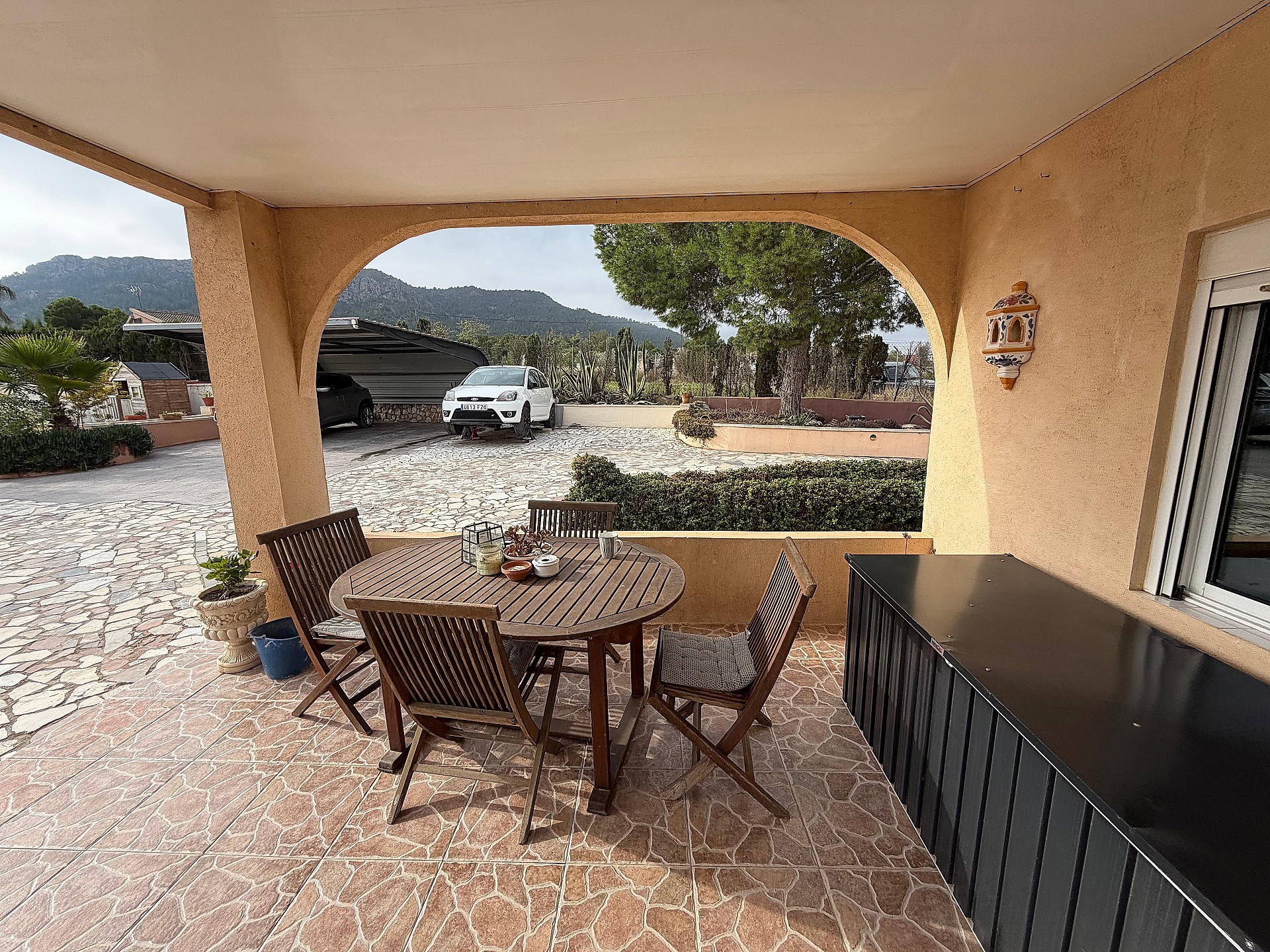 Resale - 5 Bedroom 3 Bathroom Villa in Sax -  - Alicante