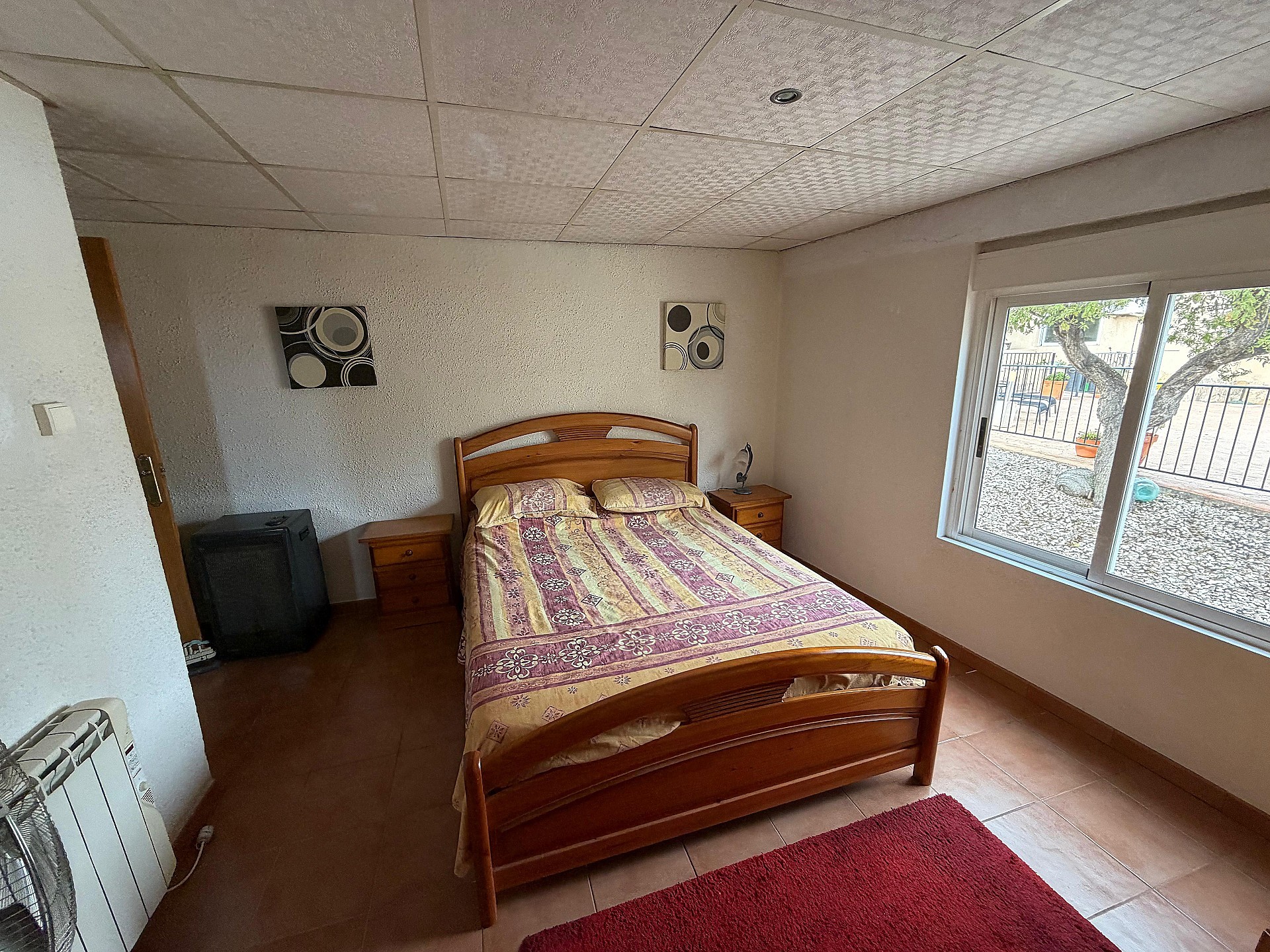 Resale - 5 Bedroom 3 Bathroom Villa in Sax -  - Alicante