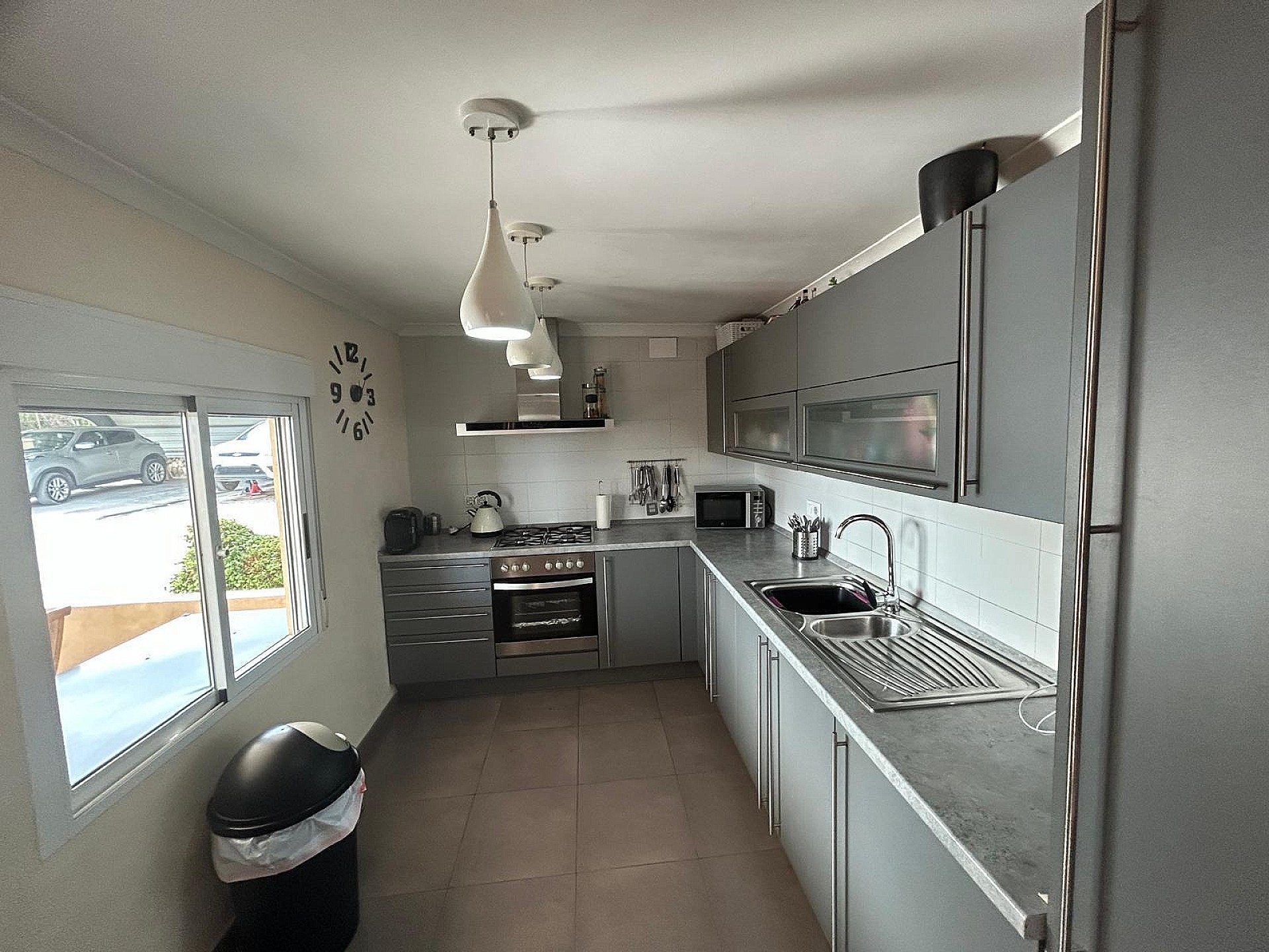 Resale - 5 Bedroom 3 Bathroom Villa in Sax -  - Alicante