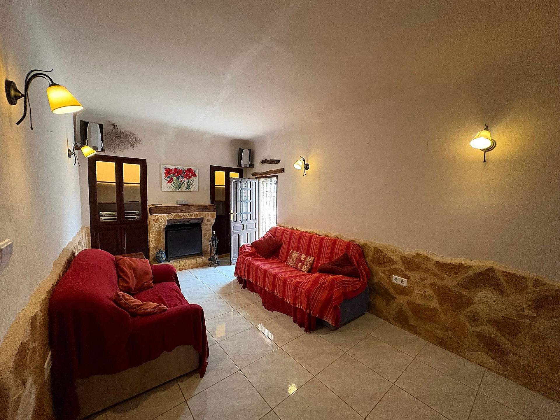 Resale - 5 Bedroom 2 Bathroom Semi-detached in Pinoso -  - Alicante