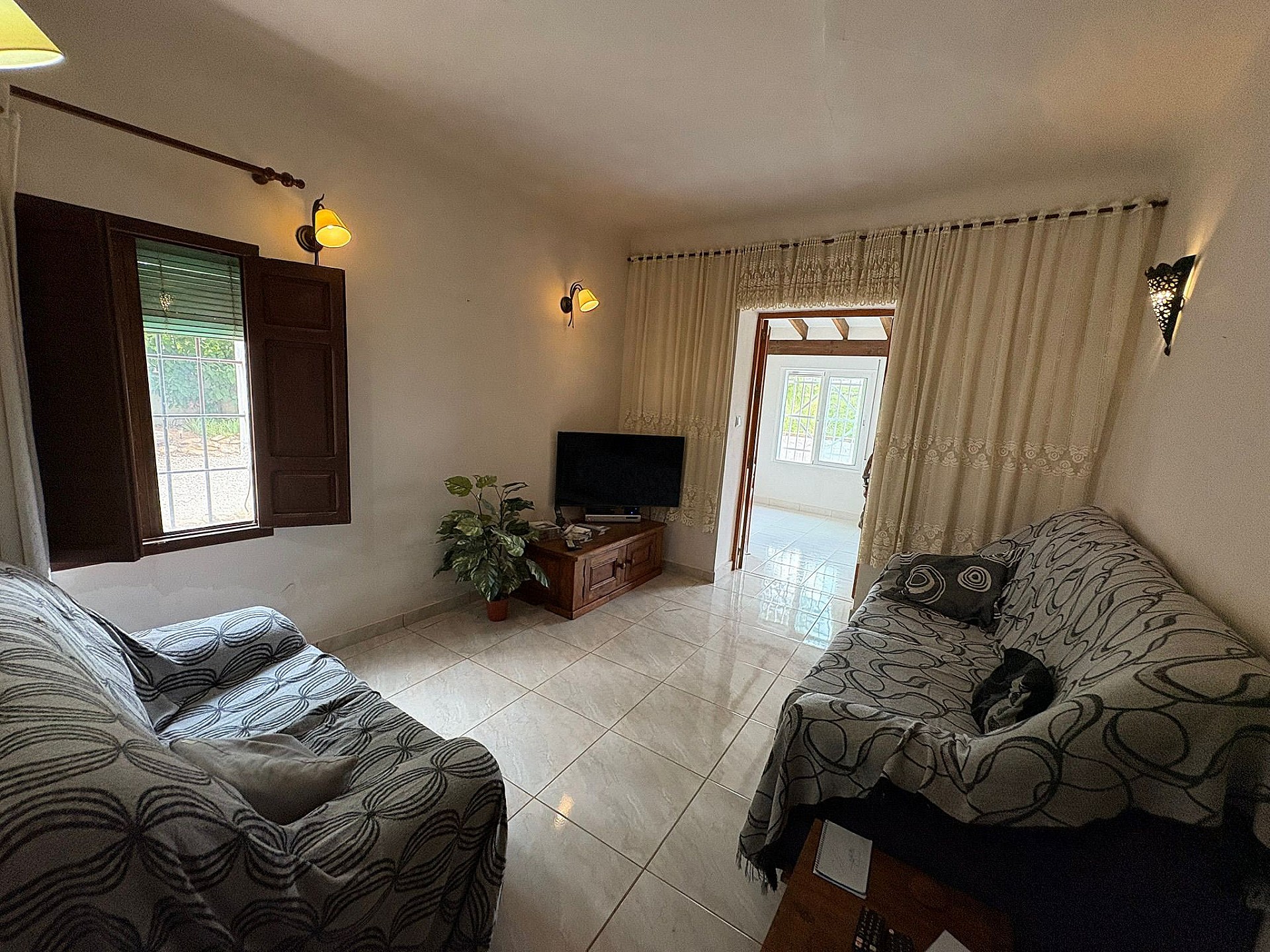 Resale - 5 Bedroom 2 Bathroom Semi-detached in Pinoso -  - Alicante