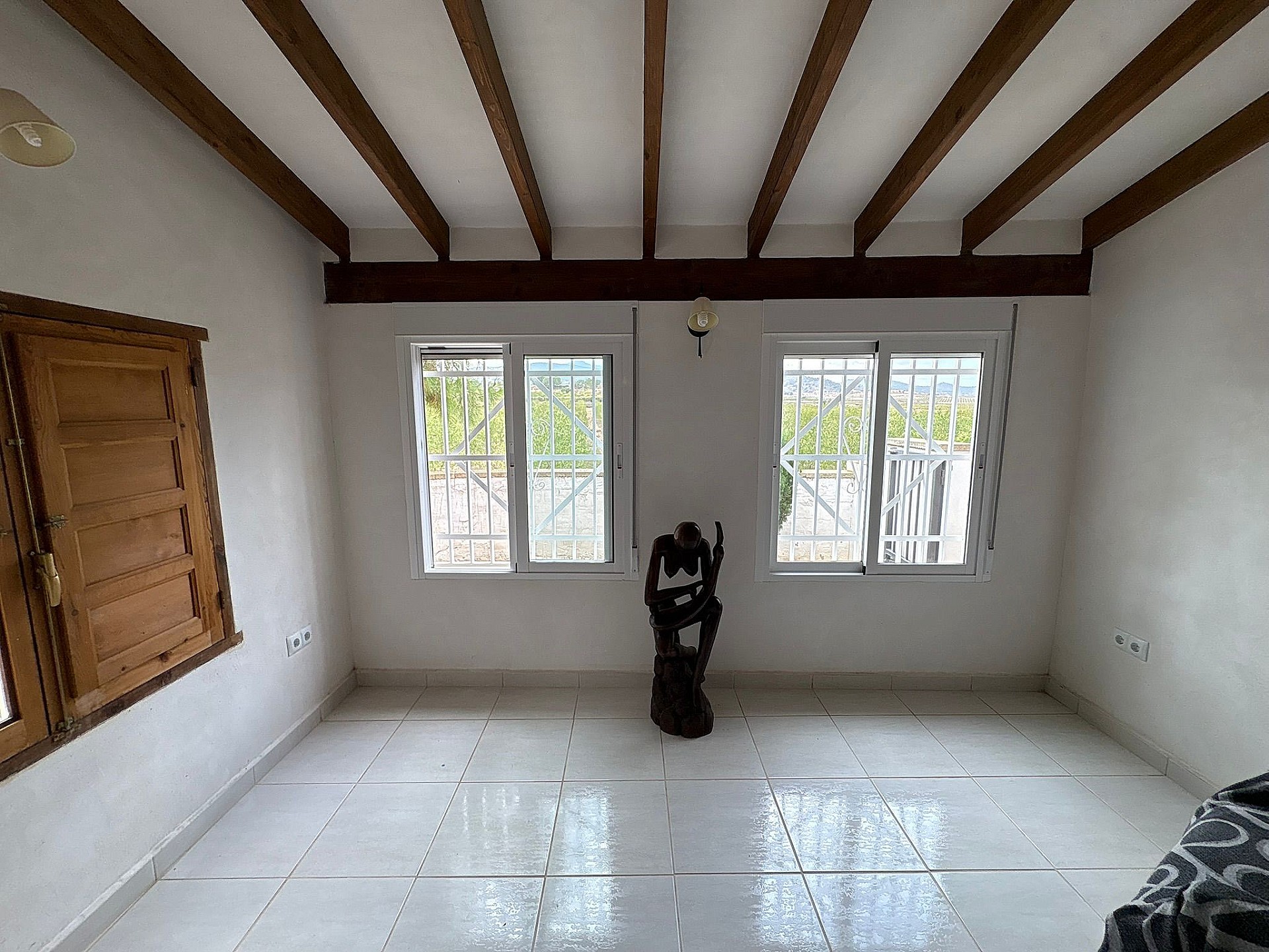 Resale - 5 Bedroom 2 Bathroom Semi-detached in Pinoso -  - Alicante