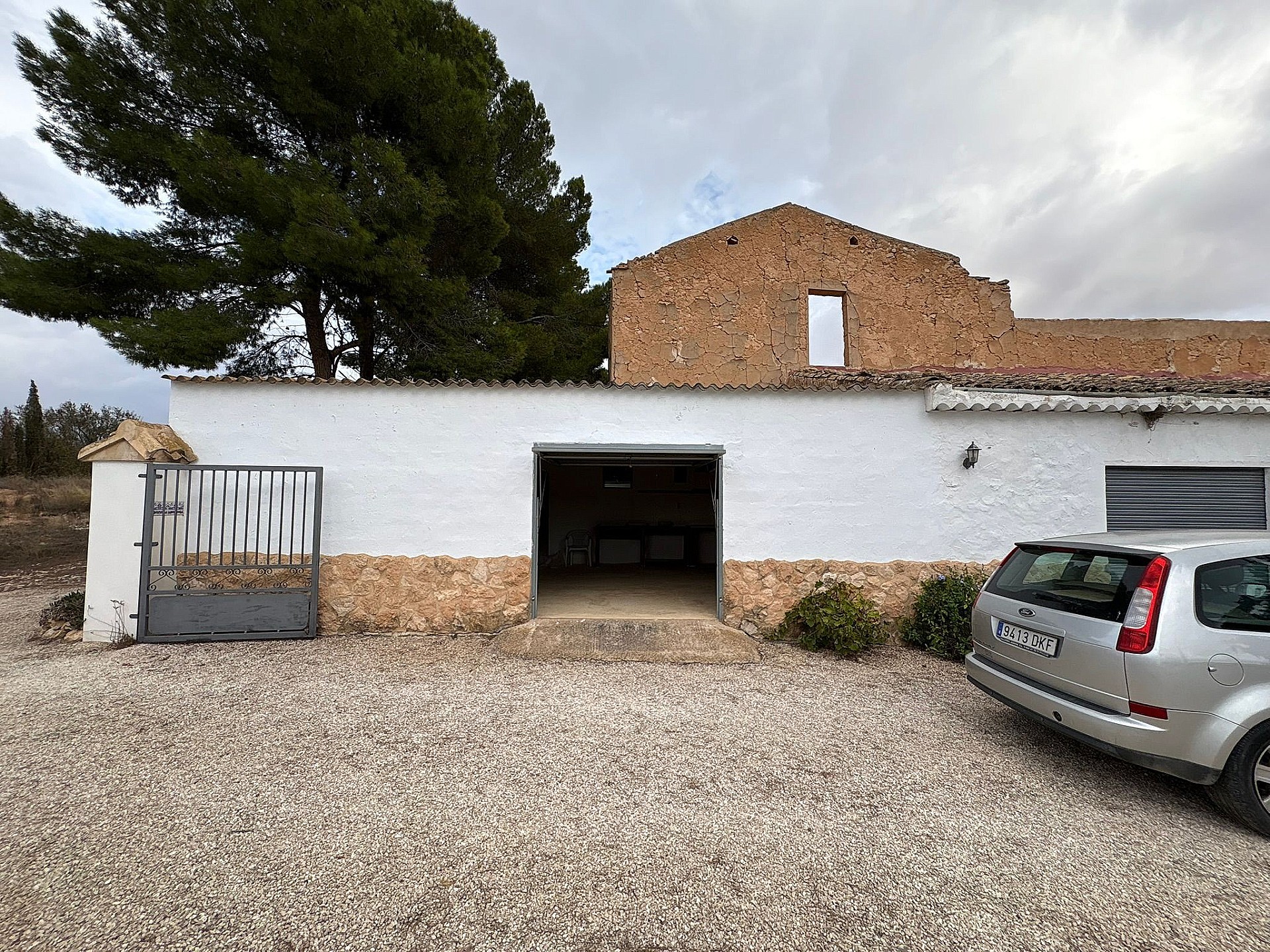 Resale - 5 Bedroom 2 Bathroom Semi-detached in Pinoso -  - Alicante