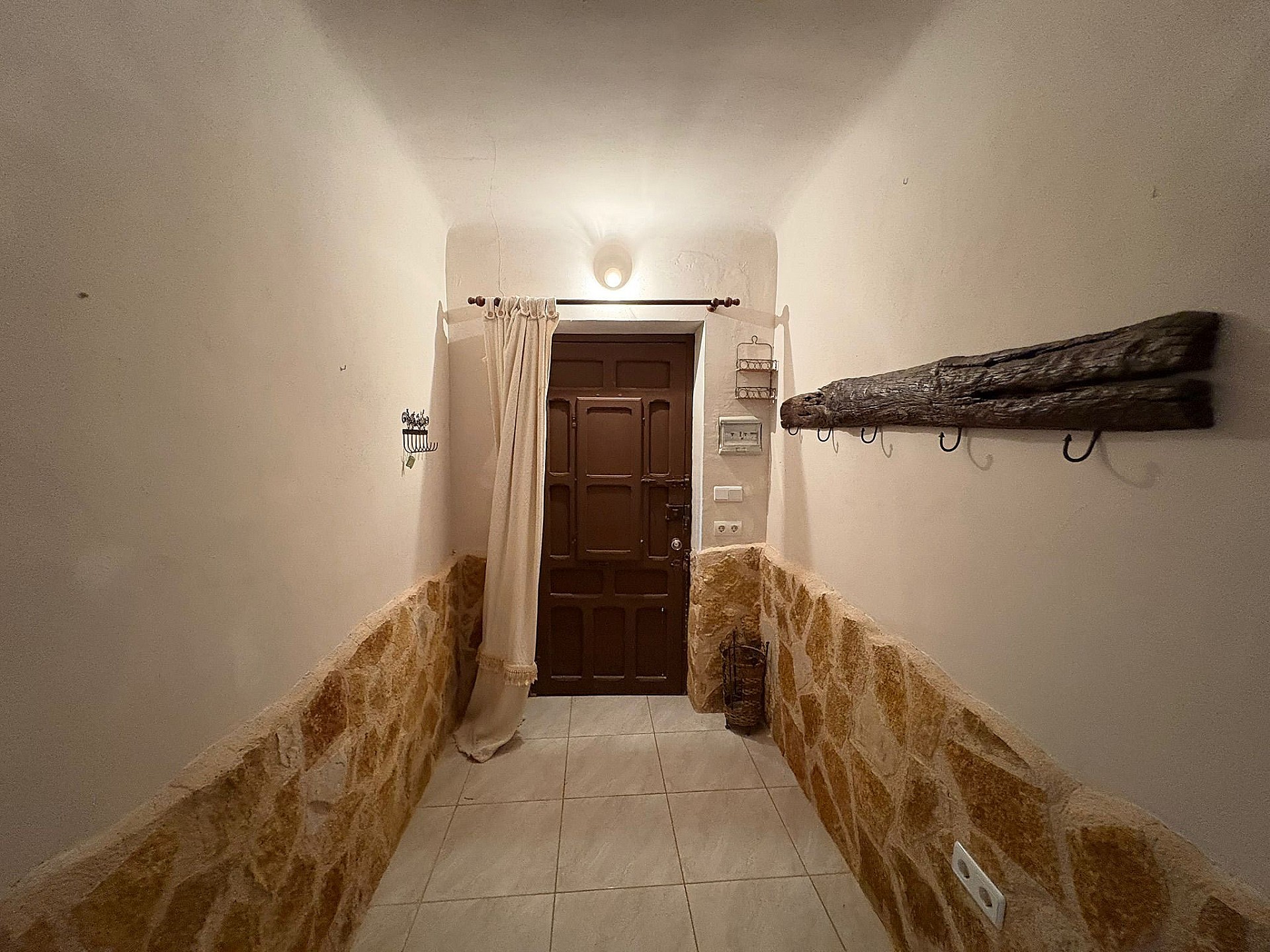 Resale - 5 Bedroom 2 Bathroom Semi-detached in Pinoso -  - Alicante